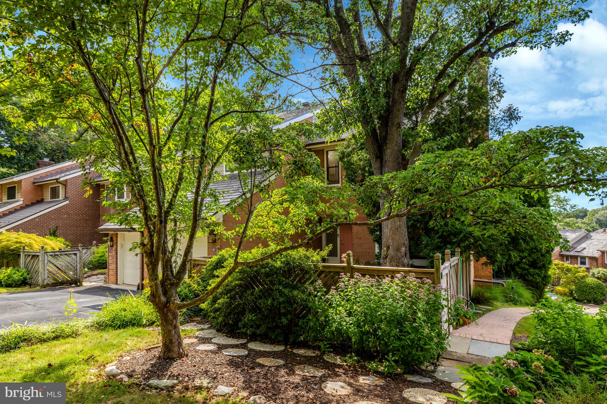 11088 GLADE COURT