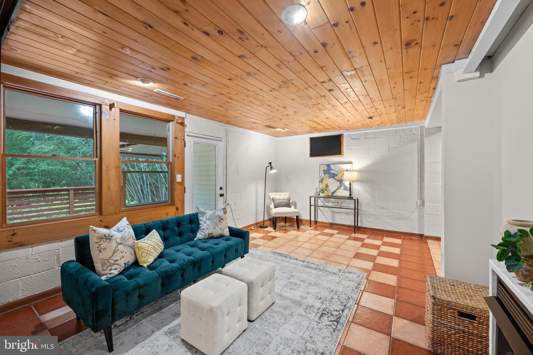 ROCK CREEK PALISADES - Residential