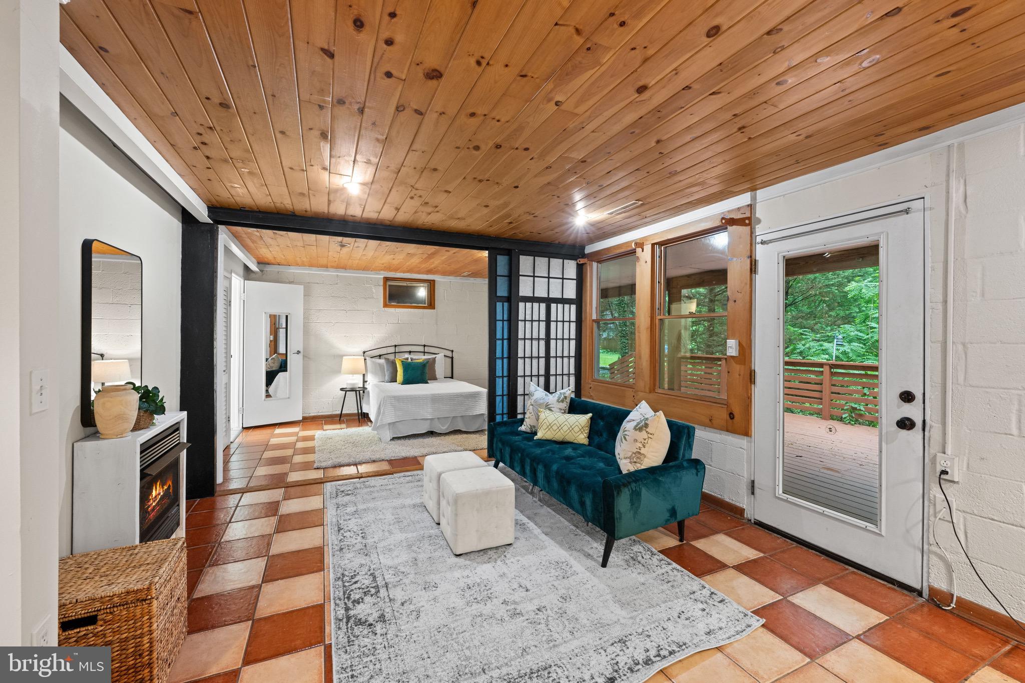 ROCK CREEK PALISADES - Residential