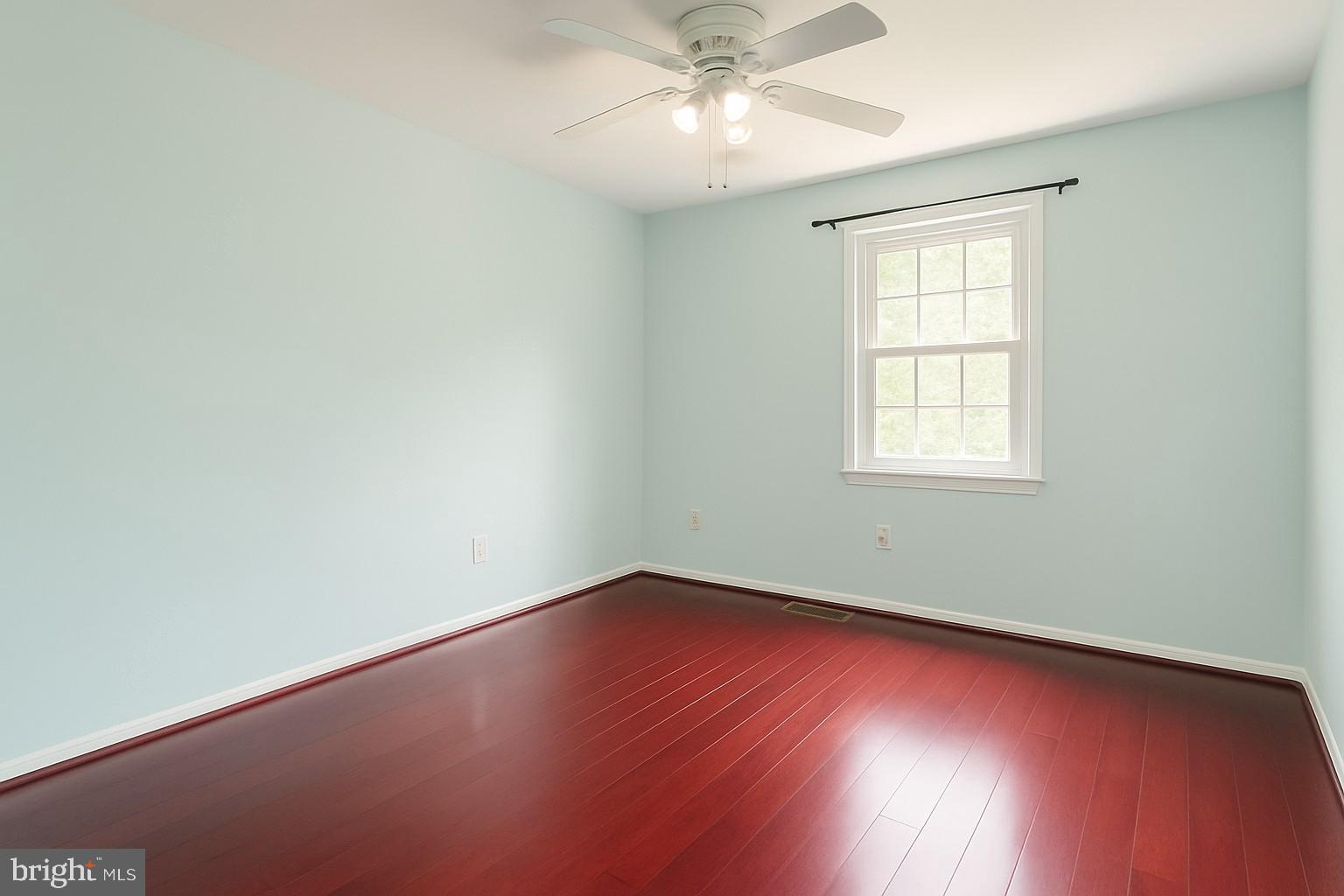 PINEWOOD STATION - Residential Lease