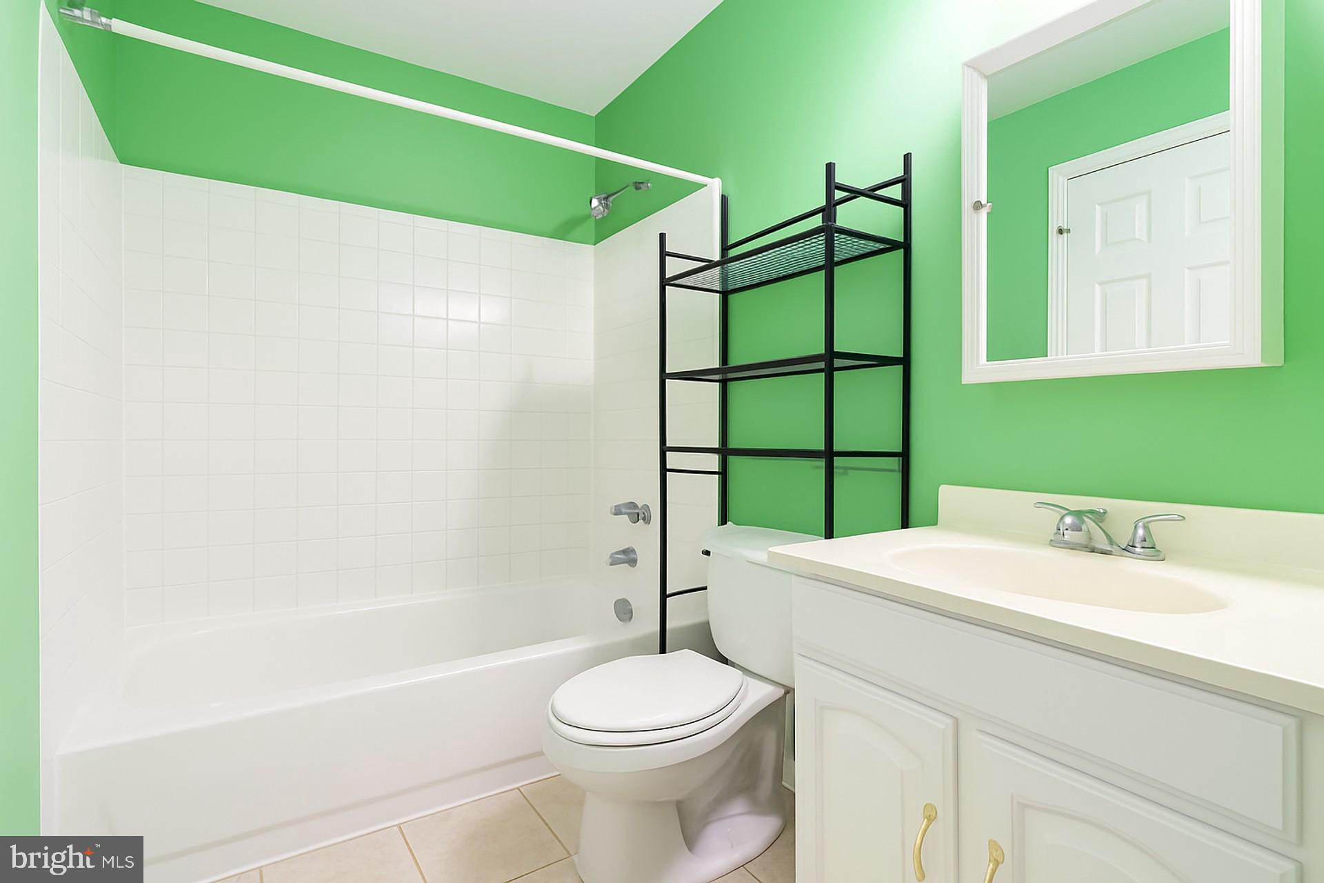 PINEWOOD STATION - Residential Lease