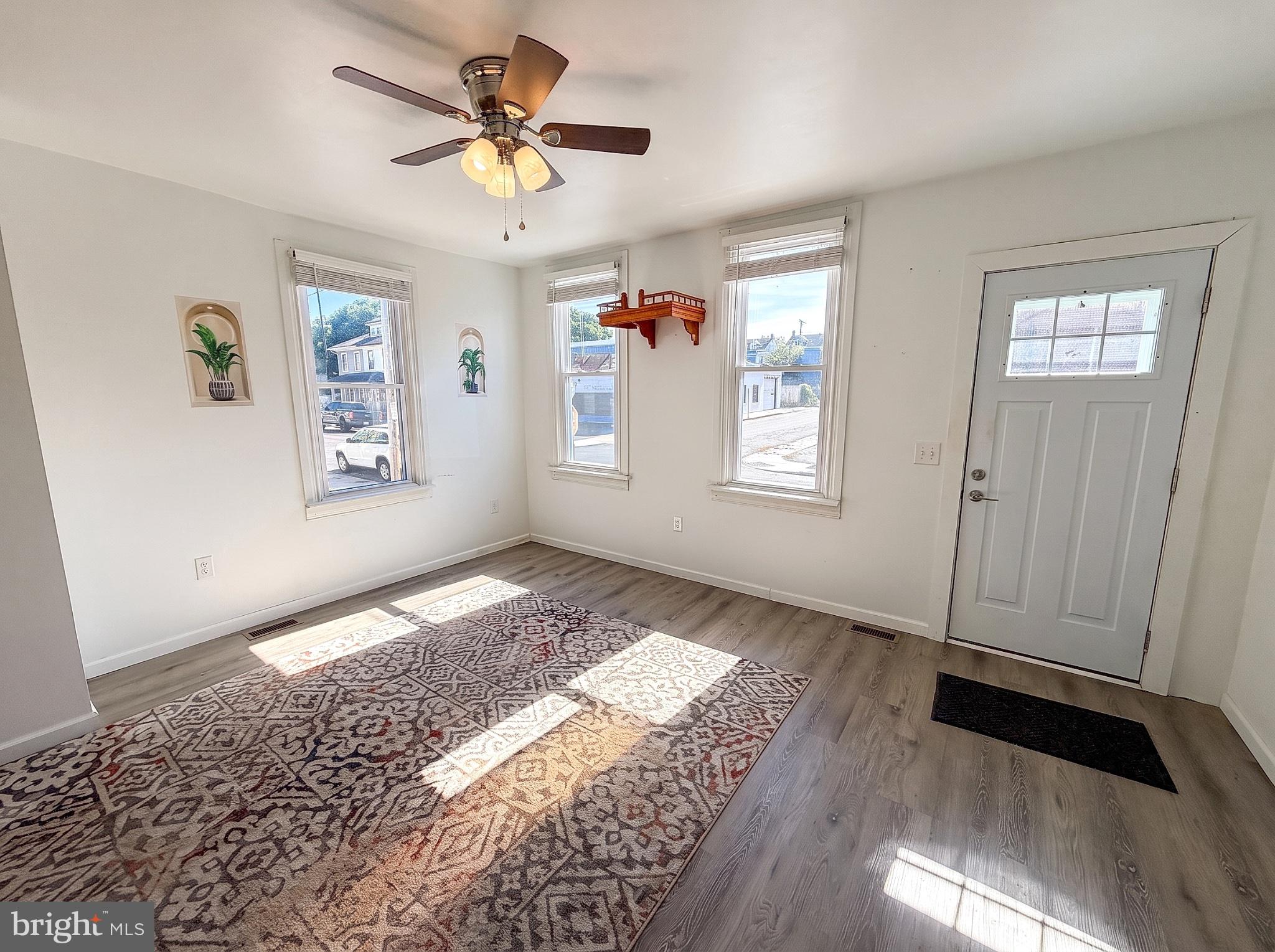 829 E POPLAR STREET