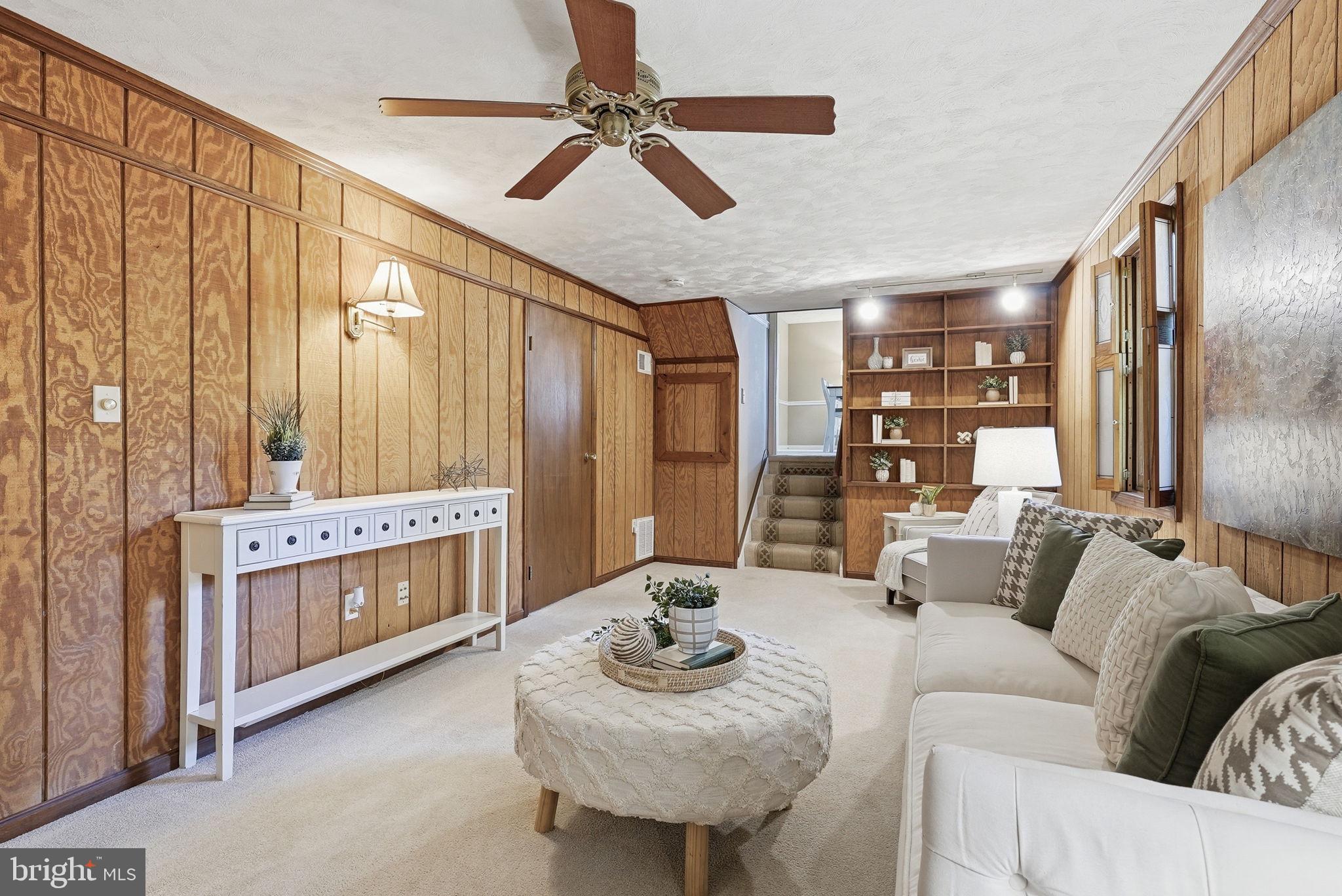 COUNTRY LAKES - Residential