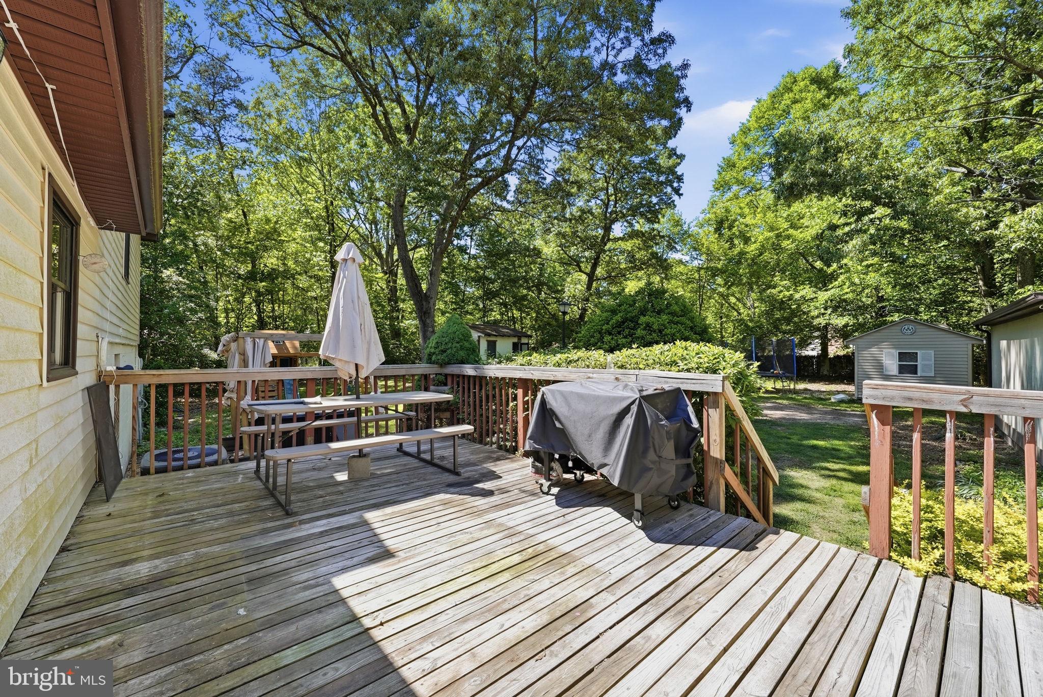 COUNTRY LAKES - Residential