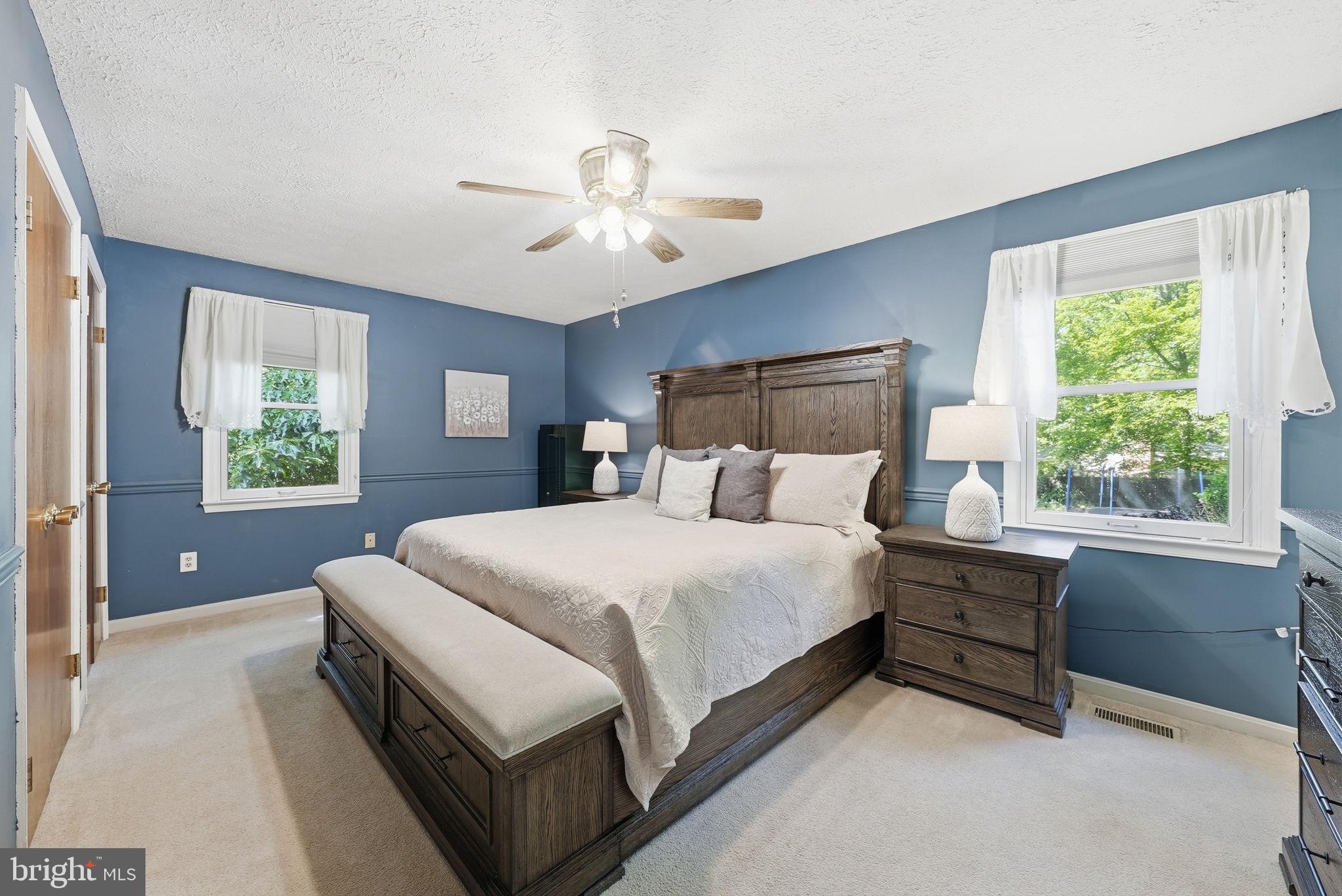 COUNTRY LAKES - Residential