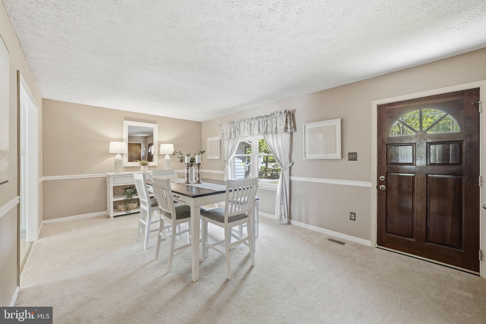 COUNTRY LAKES - Residential