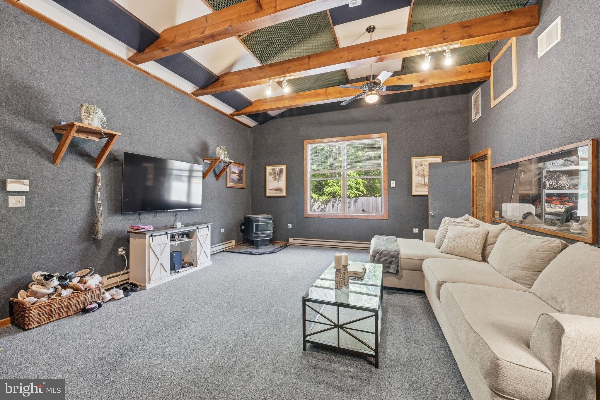 COUNTRY LAKES - Residential