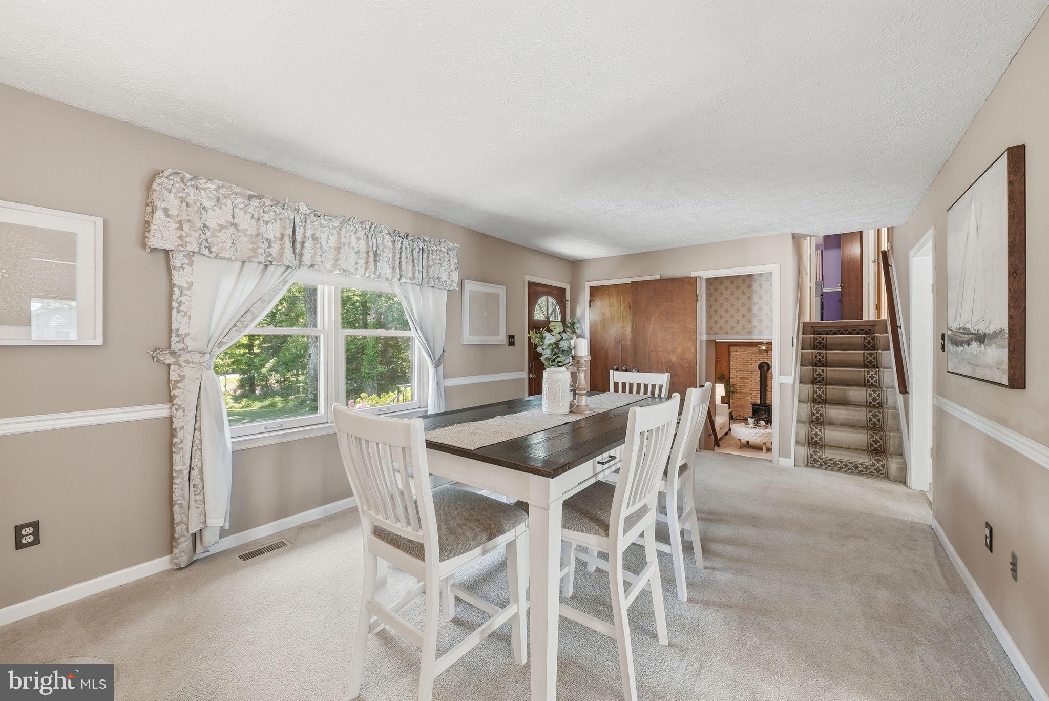 COUNTRY LAKES - Residential