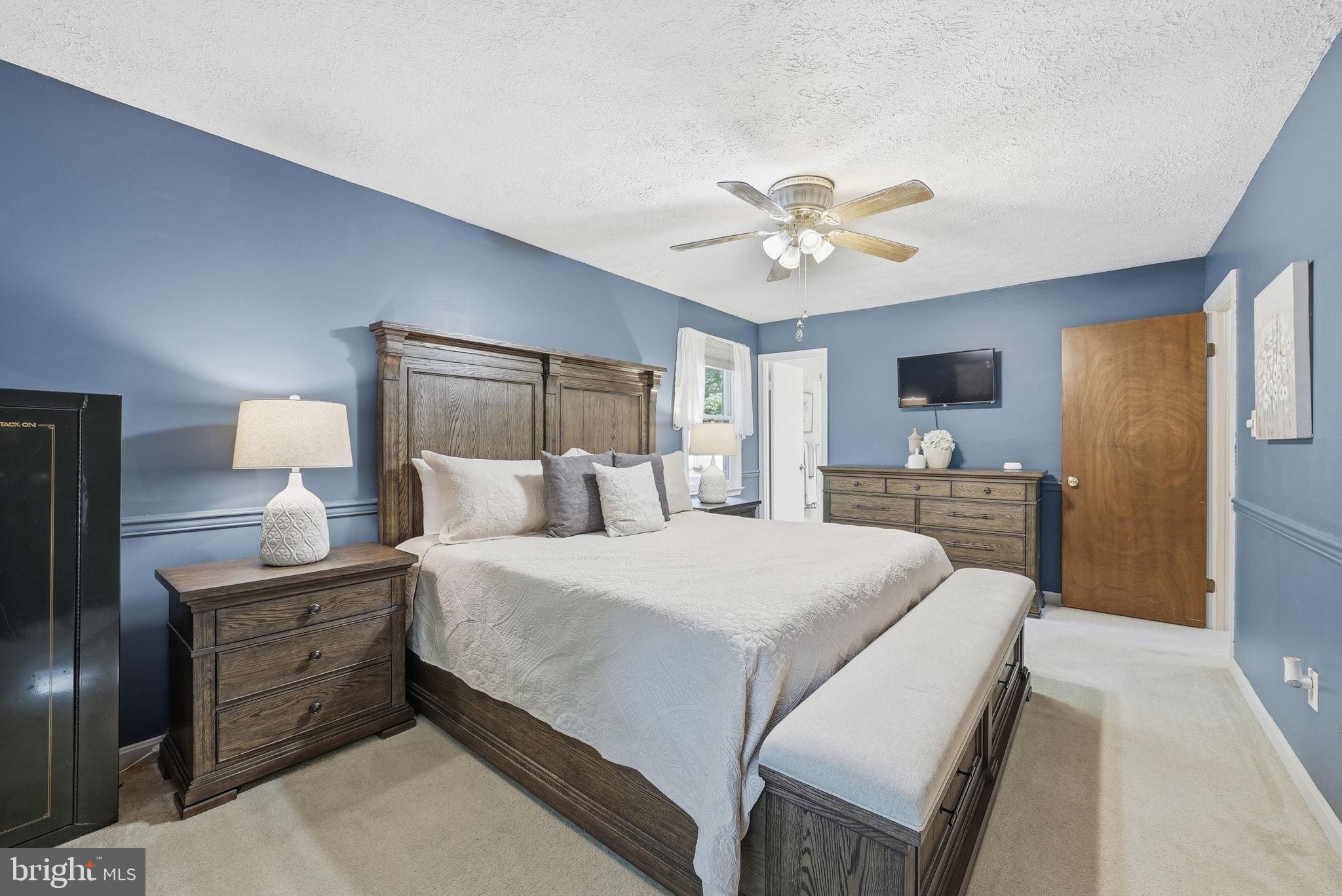COUNTRY LAKES - Residential
