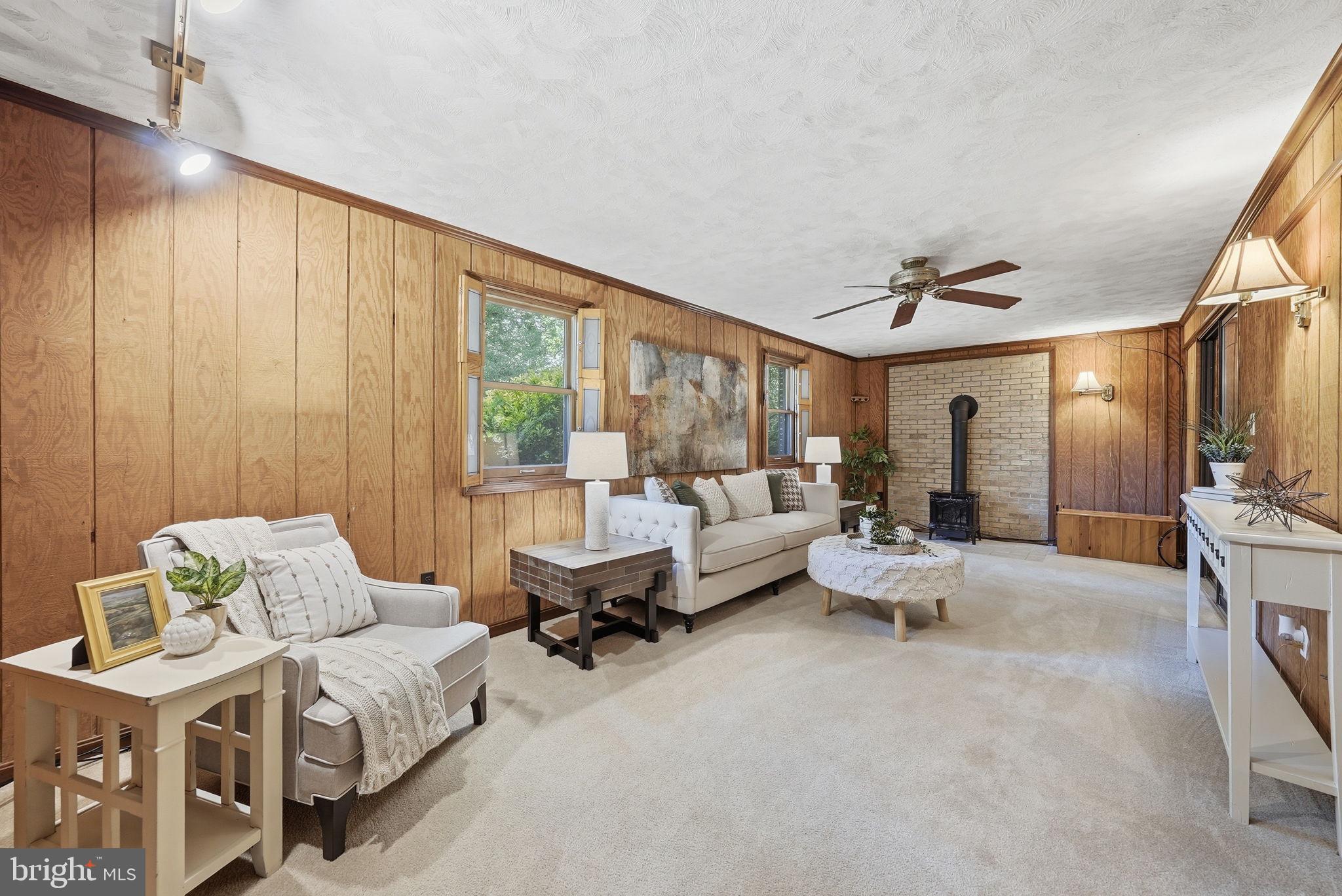 COUNTRY LAKES - Residential