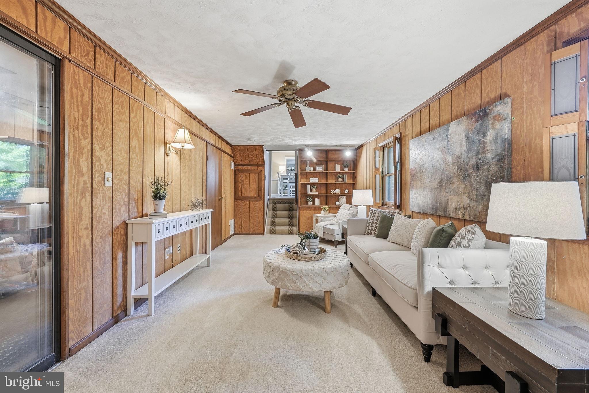 COUNTRY LAKES - Residential