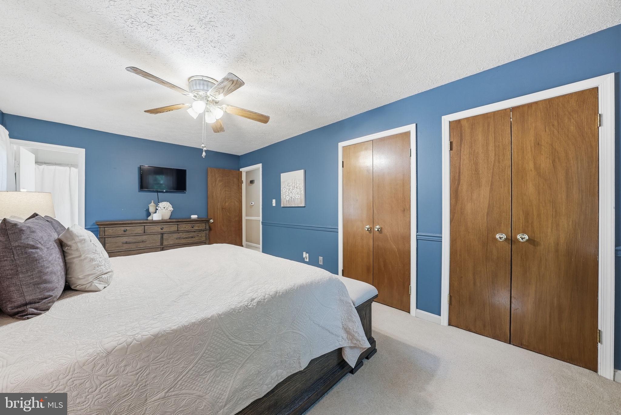 COUNTRY LAKES - Residential