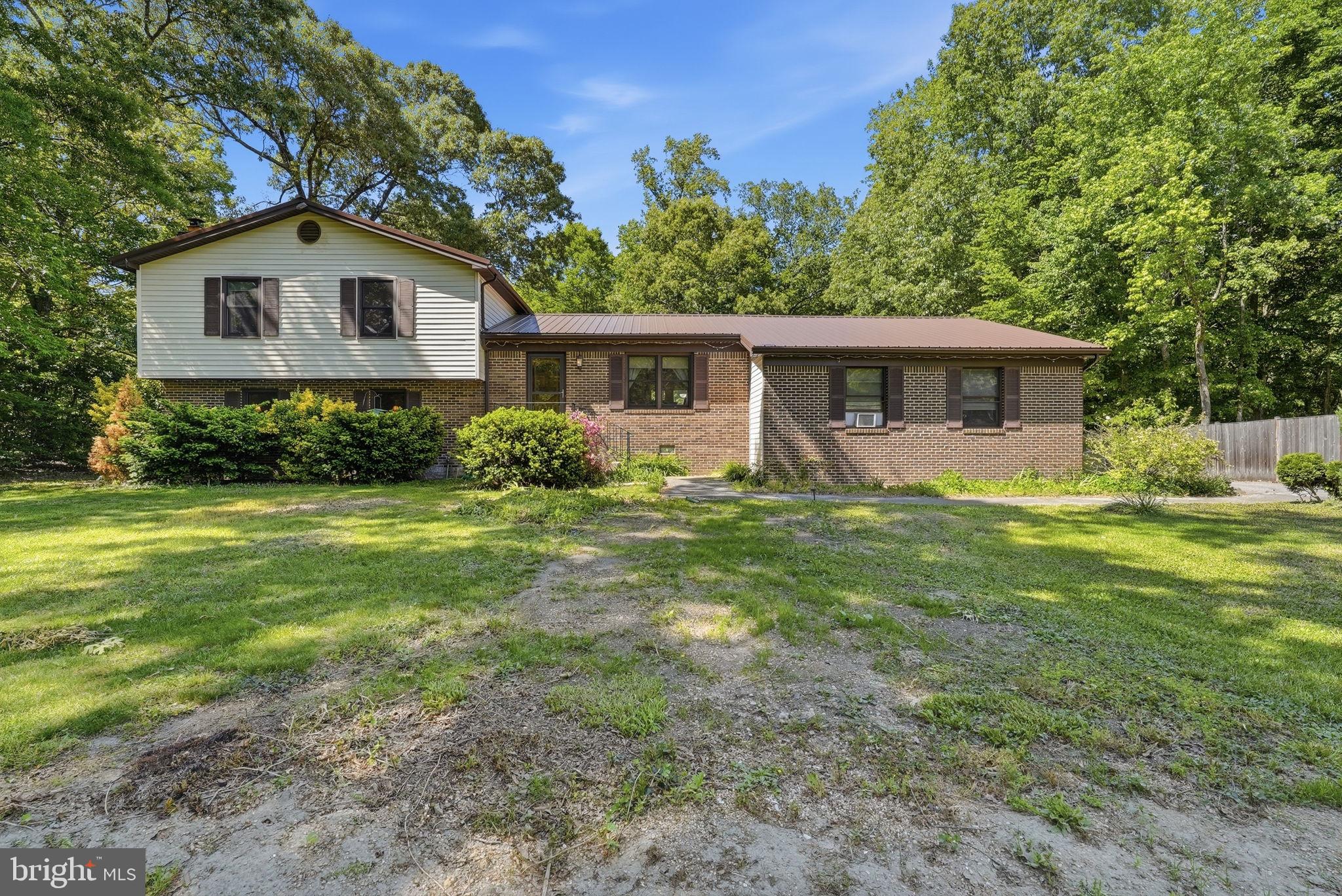 COUNTRY LAKES - Residential