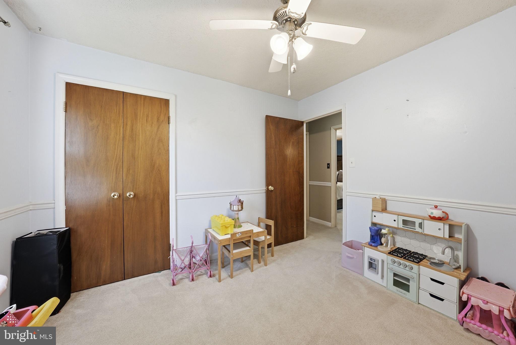 COUNTRY LAKES - Residential