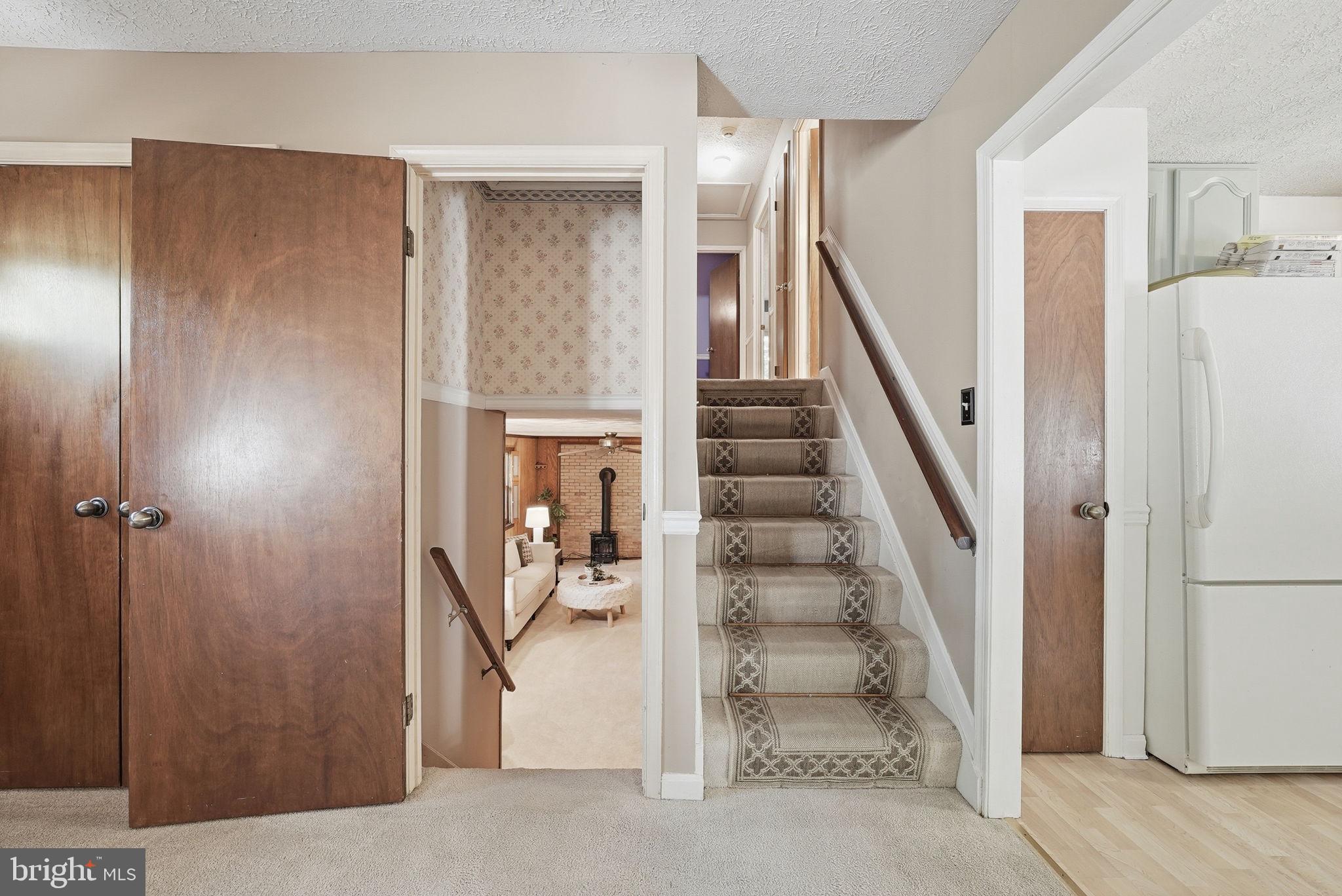 COUNTRY LAKES - Residential