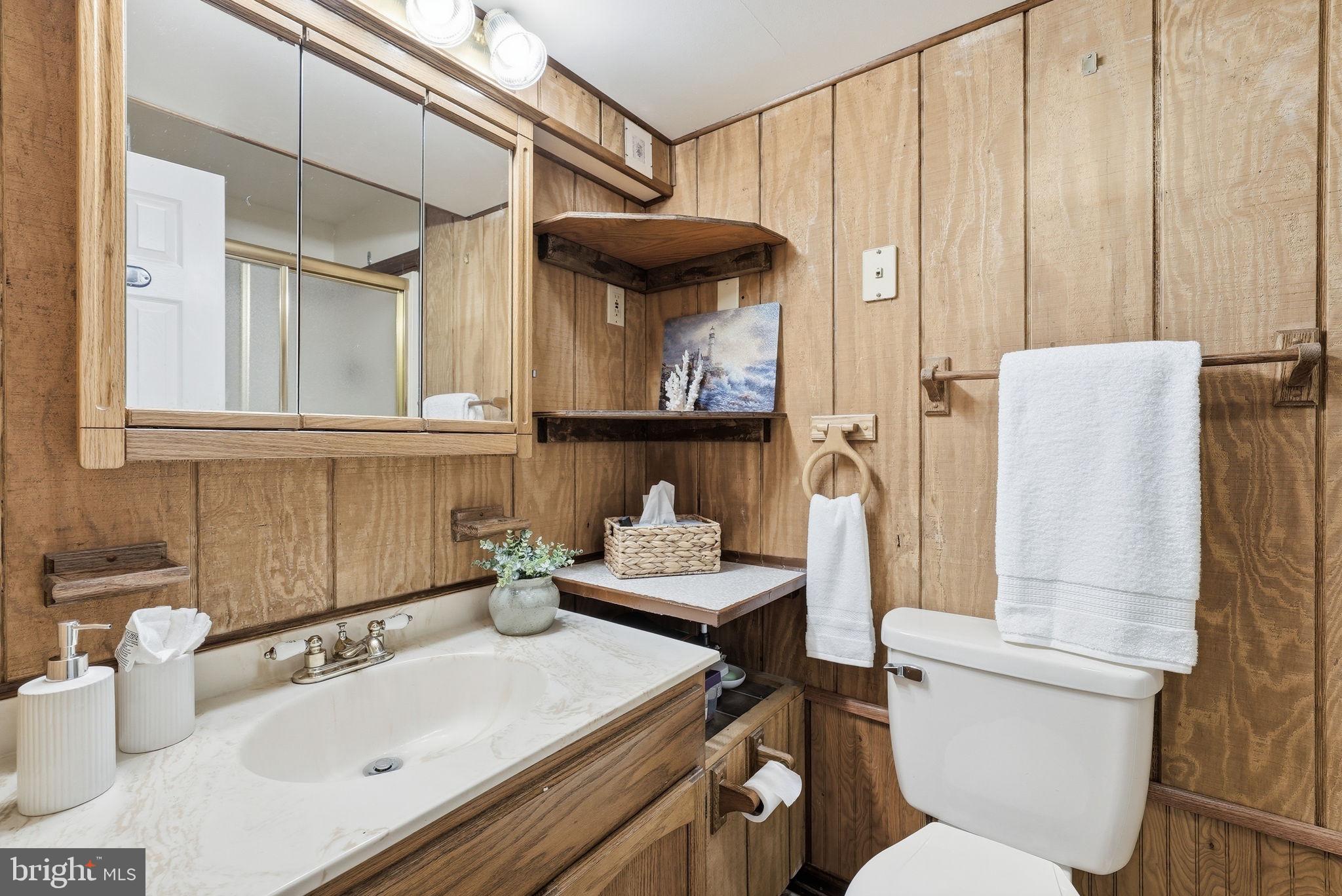 COUNTRY LAKES - Residential
