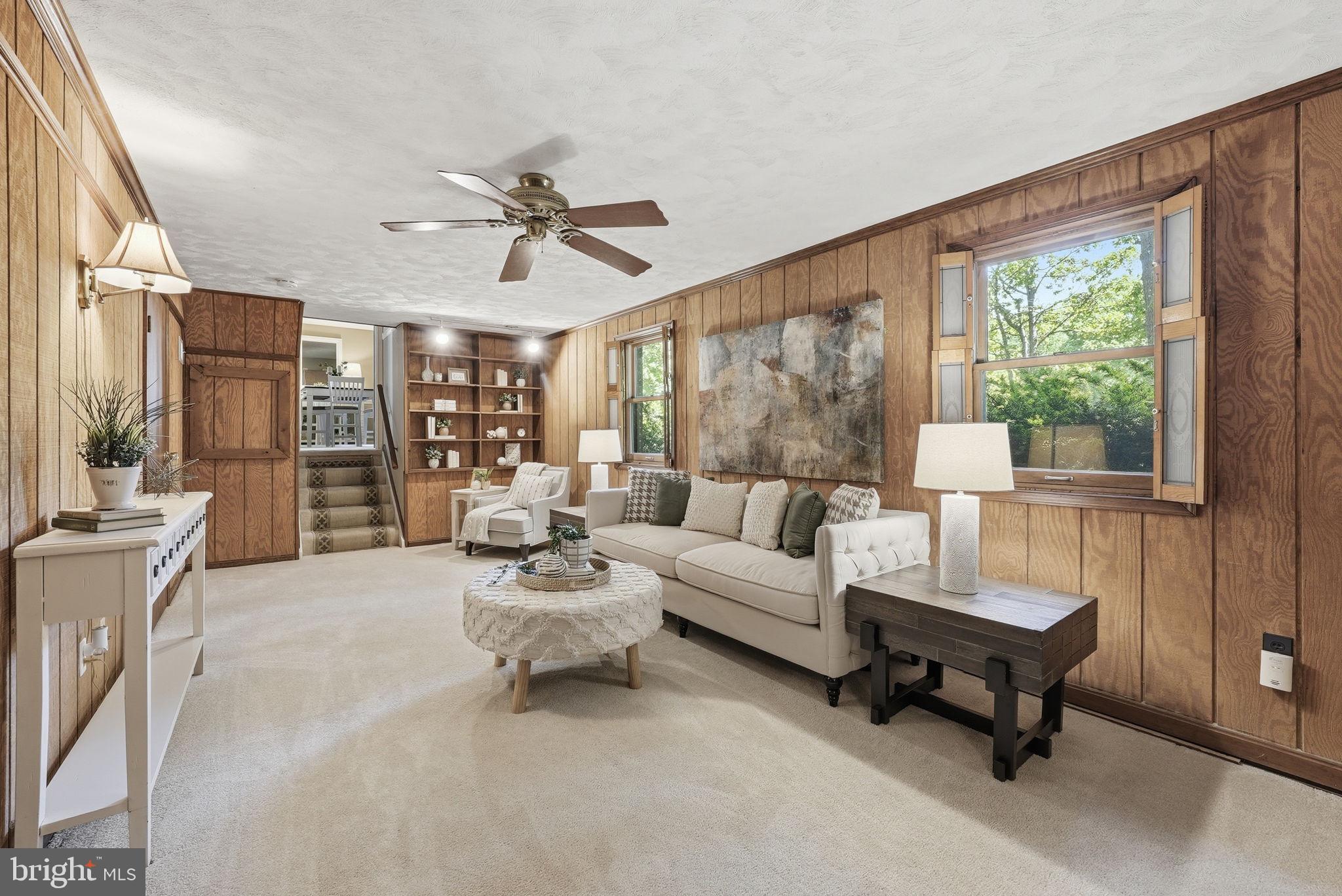COUNTRY LAKES - Residential