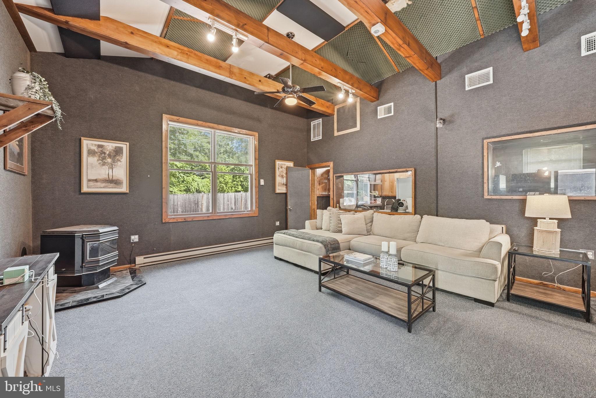 COUNTRY LAKES - Residential