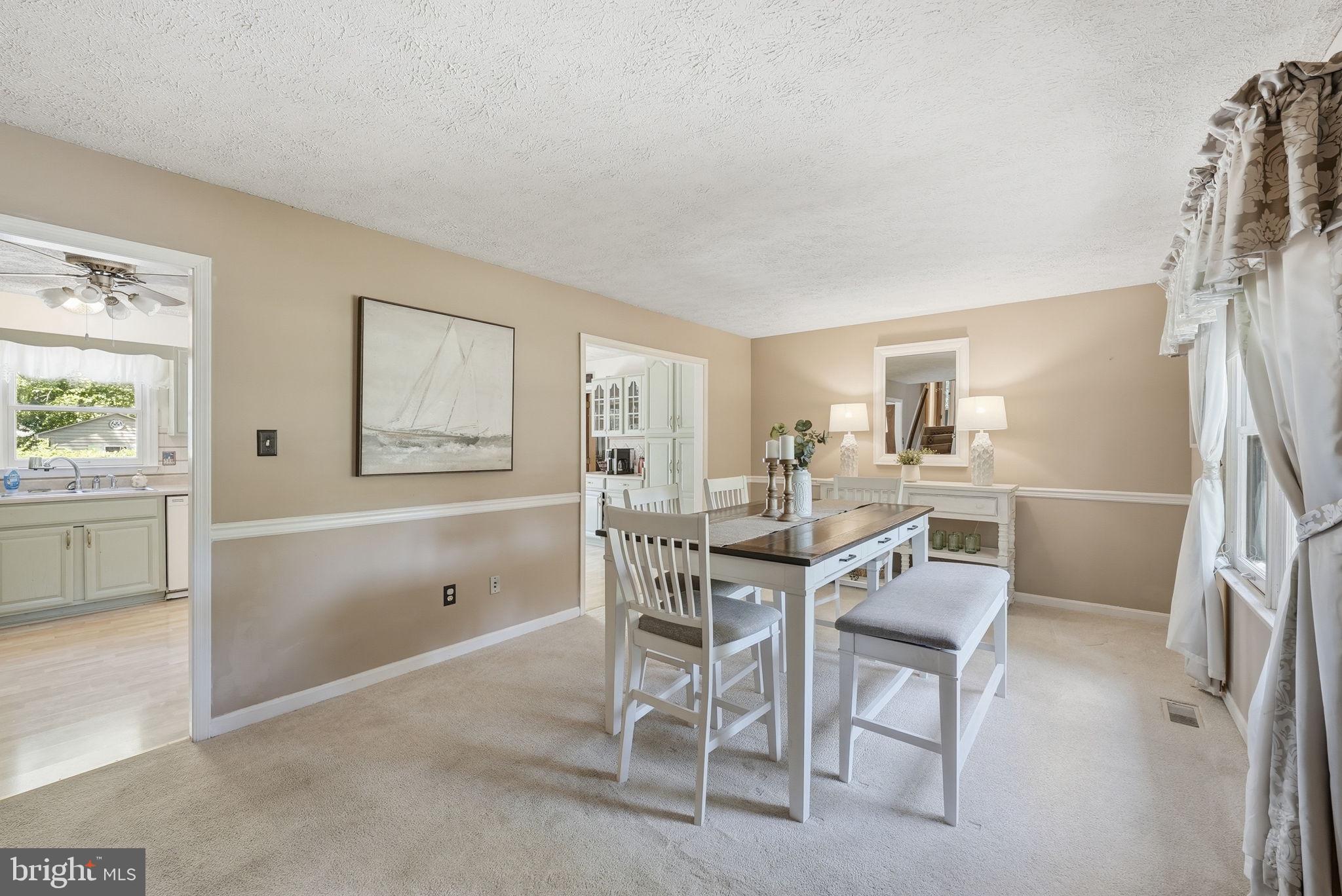 COUNTRY LAKES - Residential