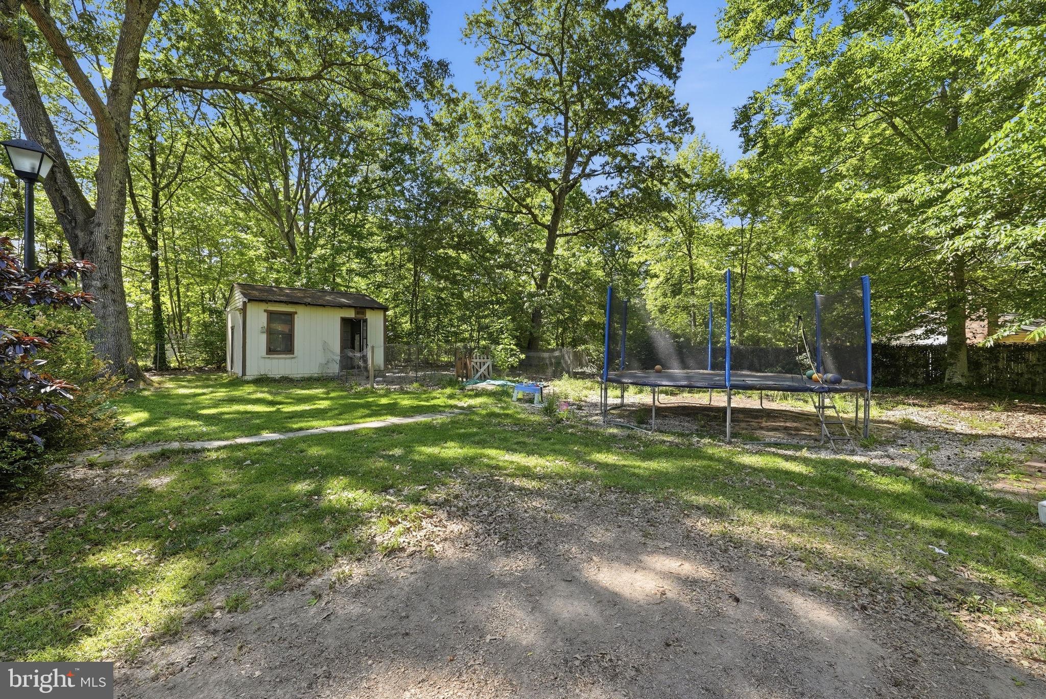 COUNTRY LAKES - Residential