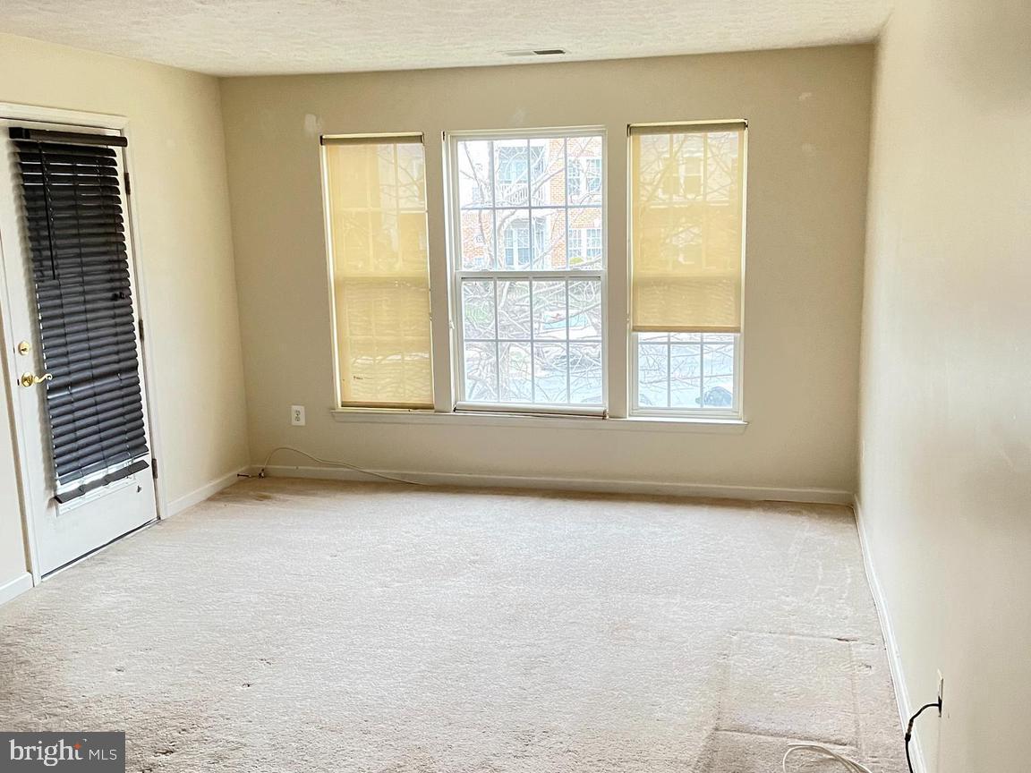 SILVER LAKE - Residential