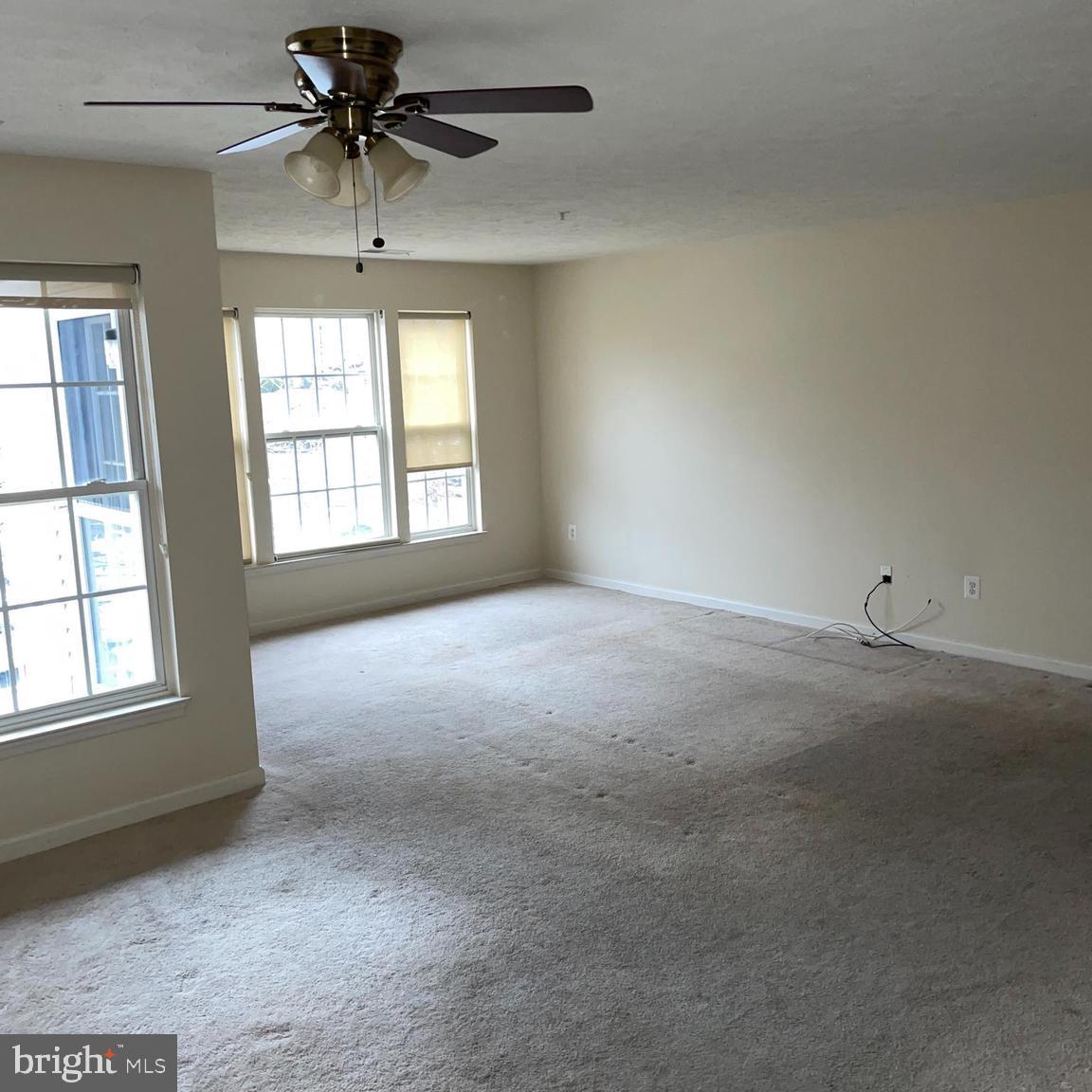 SILVER LAKE - Residential