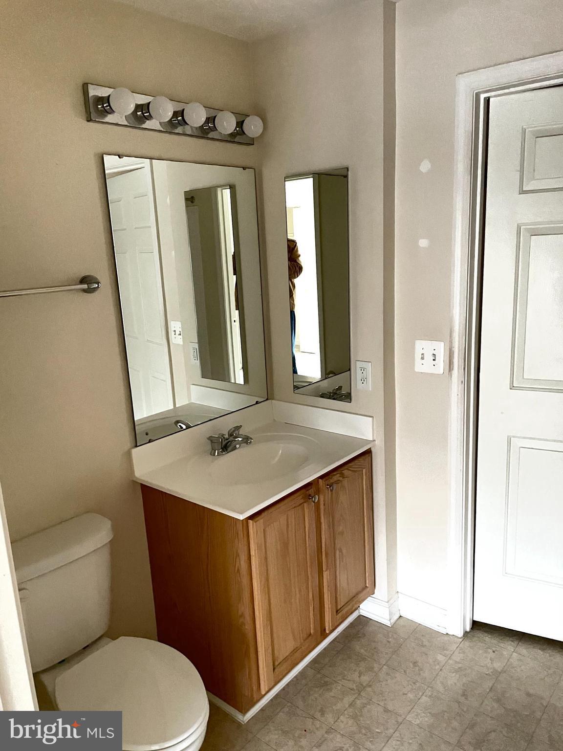 SILVER LAKE - Residential