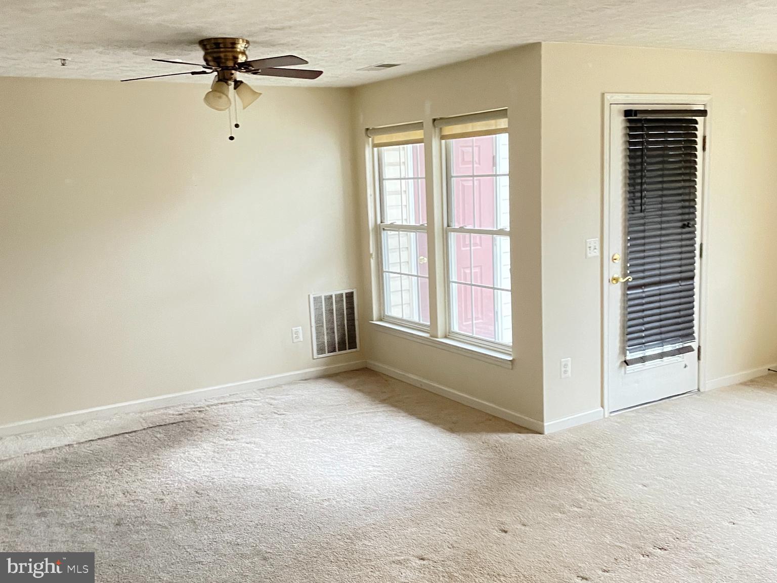 SILVER LAKE - Residential