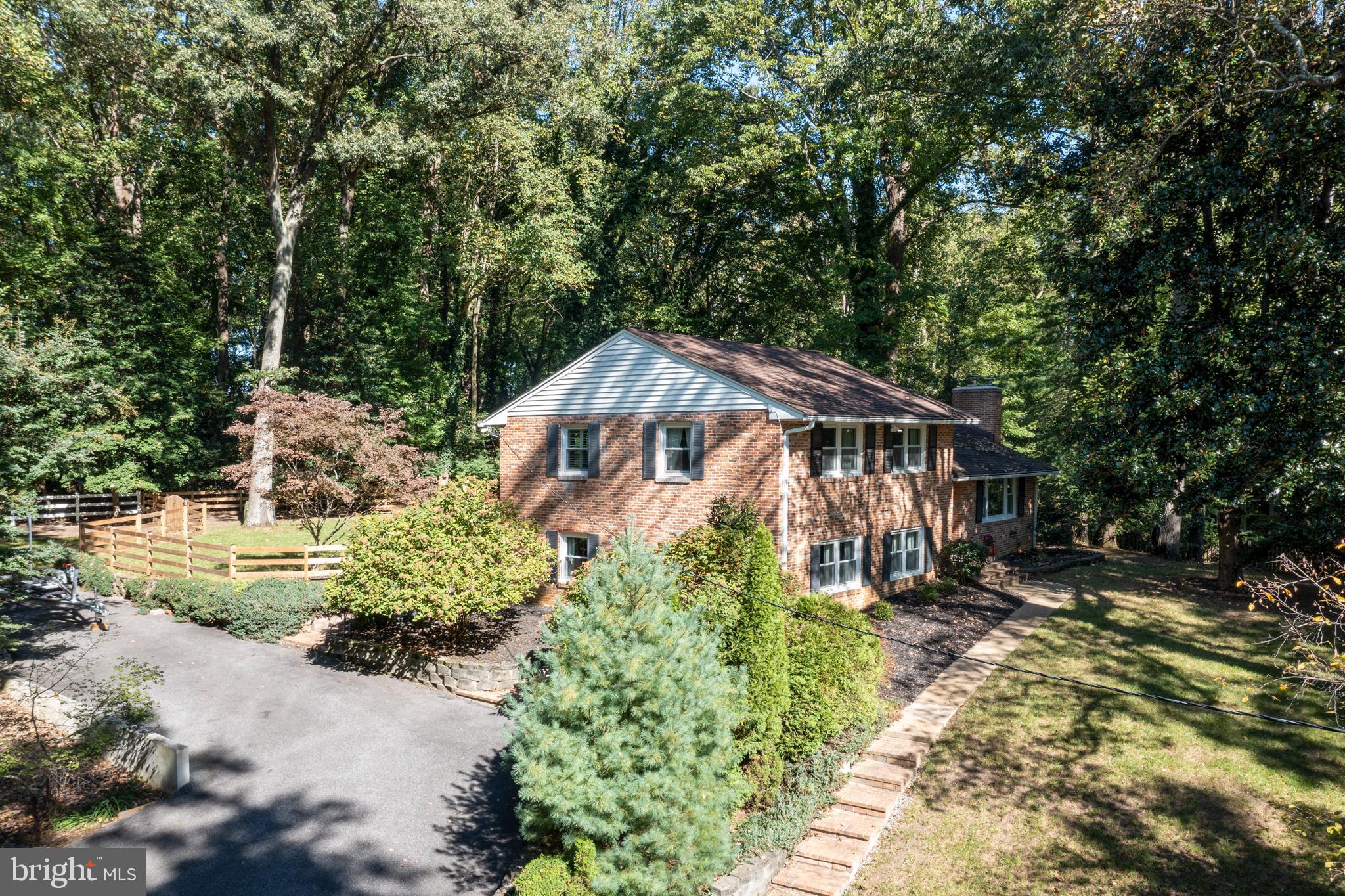 ANNAPOLIS ROADS - Residential