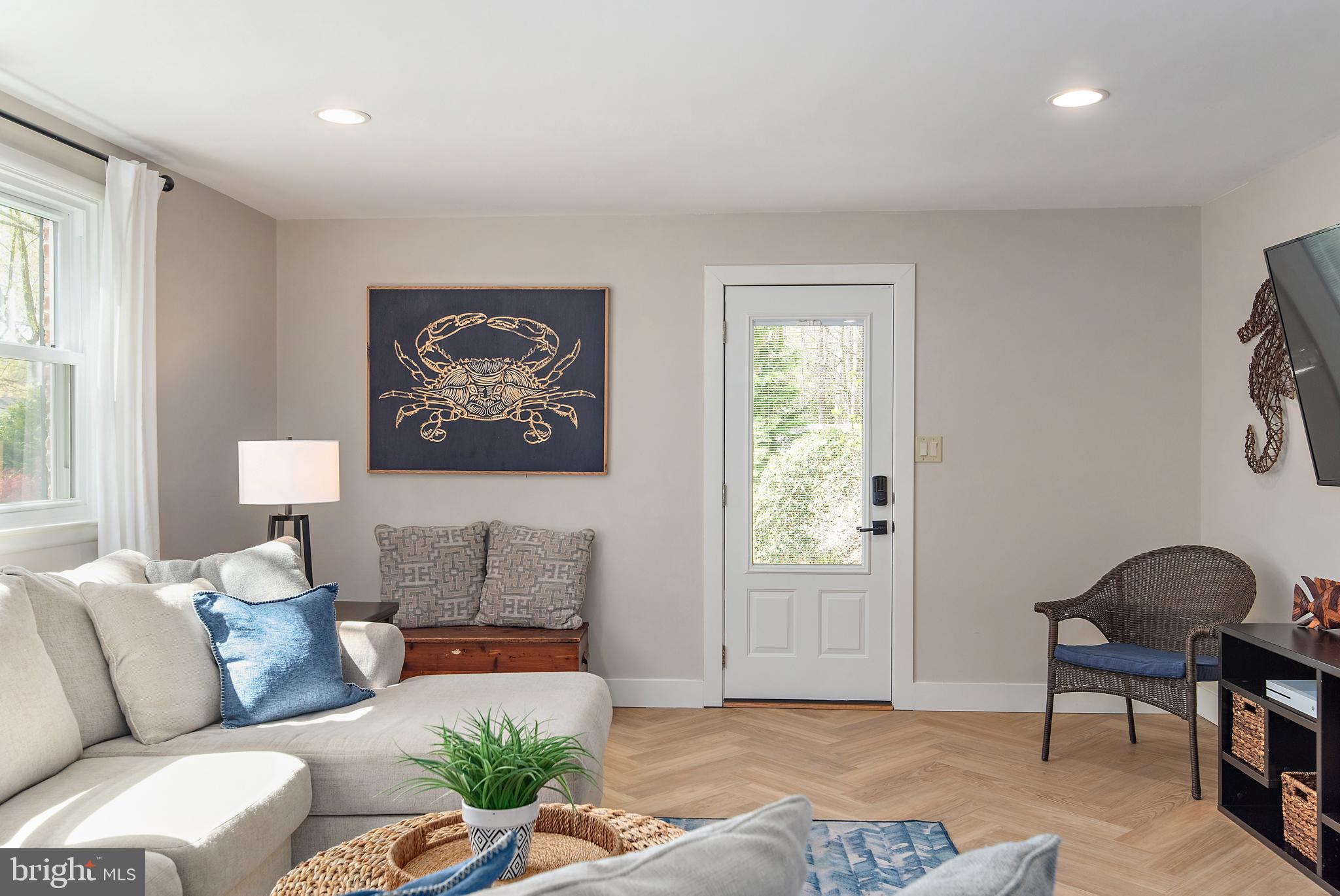 ANNAPOLIS ROADS - Residential