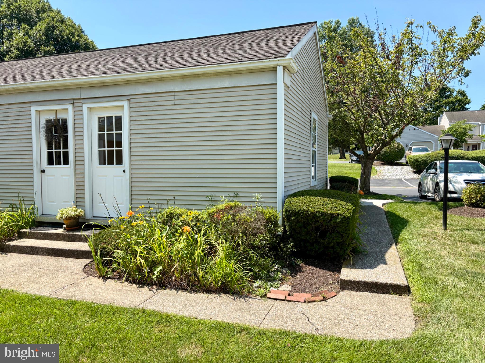 1520 CAMBRIDGE COURT