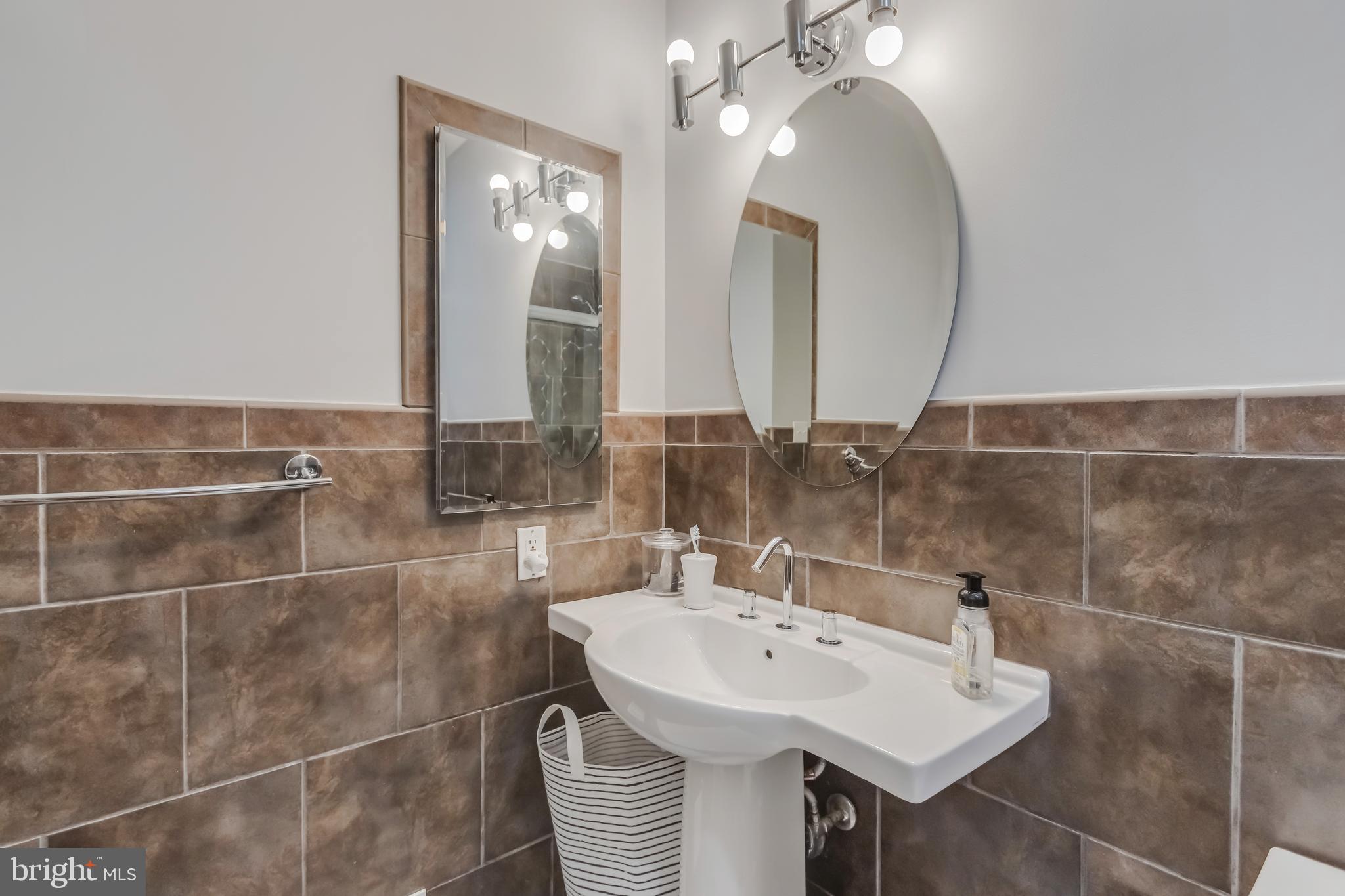 BONNIE BRAE - Residential Lease