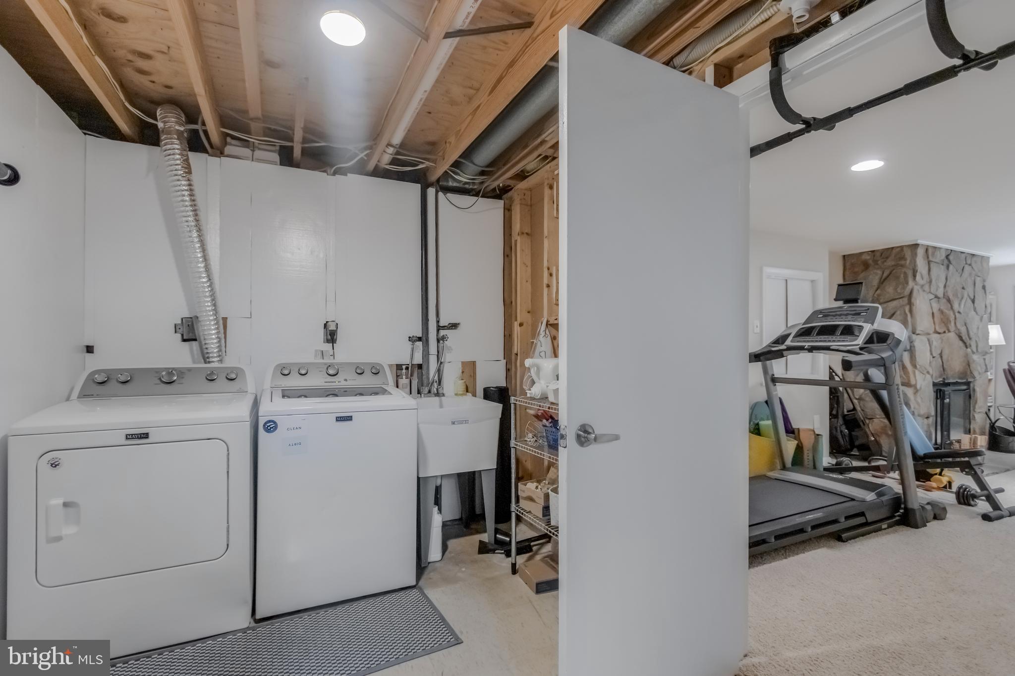 BONNIE BRAE - Residential Lease