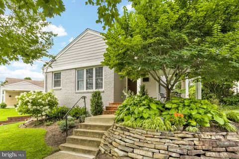 Photo of 2611 Ross Road, CHEVY CHASE, MD 20815 (MLS # MDMC2200038)