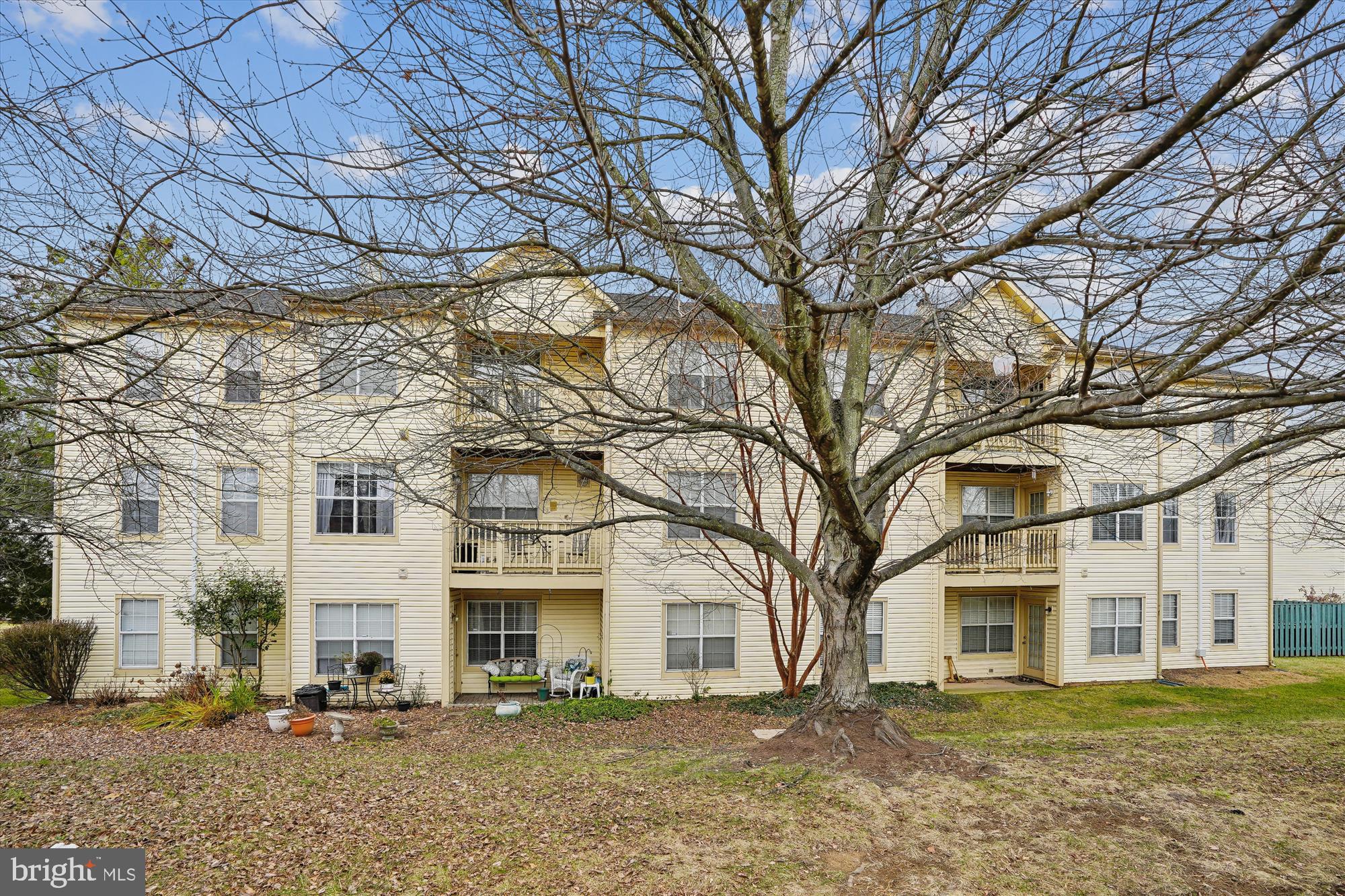 10998 KOMAN CIRCLE 204