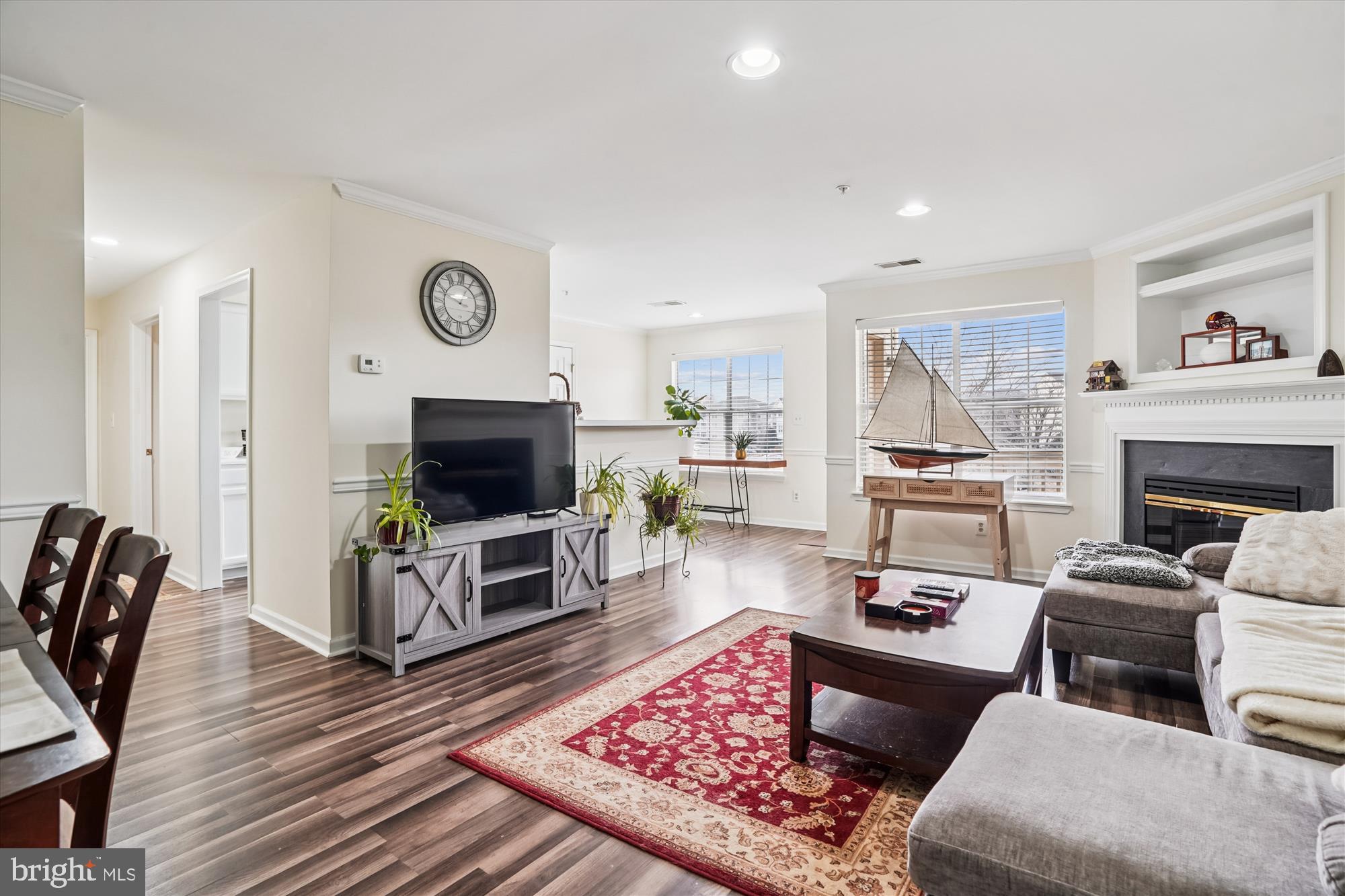 10998 KOMAN CIRCLE 204