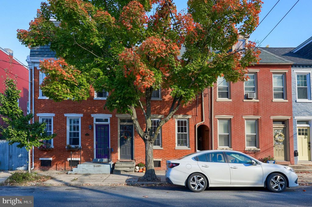 Photo of 527 E Chestnut Street, Lancaster, PA 17602 (MLS # PALA2058316)