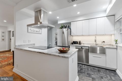 Photo of 3607 S Taylor Street, ARLINGTON, VA 22206 (MLS # VAAR2072602)