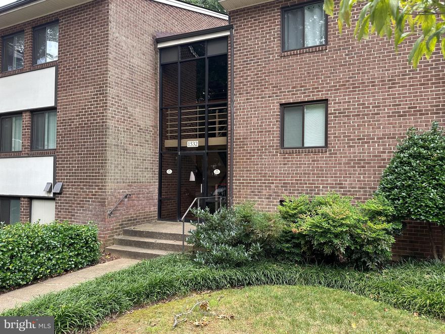 1BR/1BA unit located at convenient Northgate Condominium.  Spacious Living Room, Separate Dining Room, Large Bedroom.  Private Patio.  Washer/Dryer in unit.  Great Value - Rent includes Water/Sewer, Electricity and Gas.  Enjoy all Reston Amenities.  Easy access Shopping, Schools, Silver Line Metro.