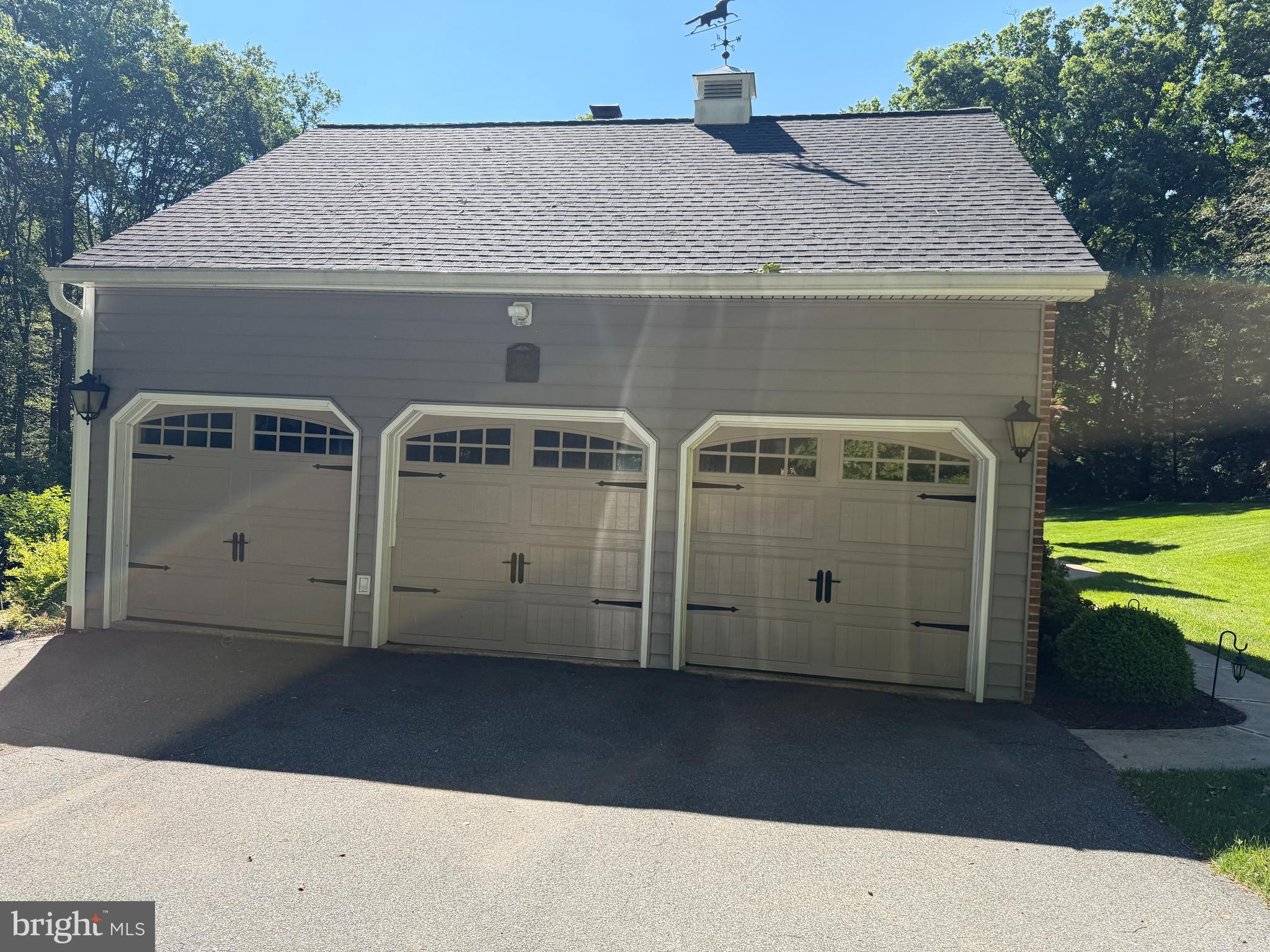 1109 E WHEEL ROAD