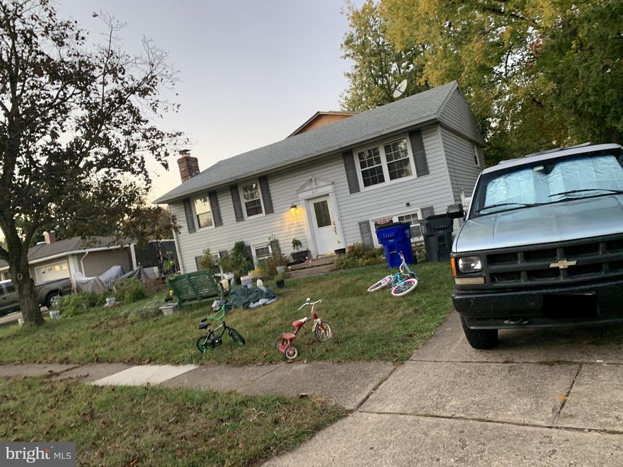 4 Bedroom bi-level with 2 full baths.  This is a short sale.