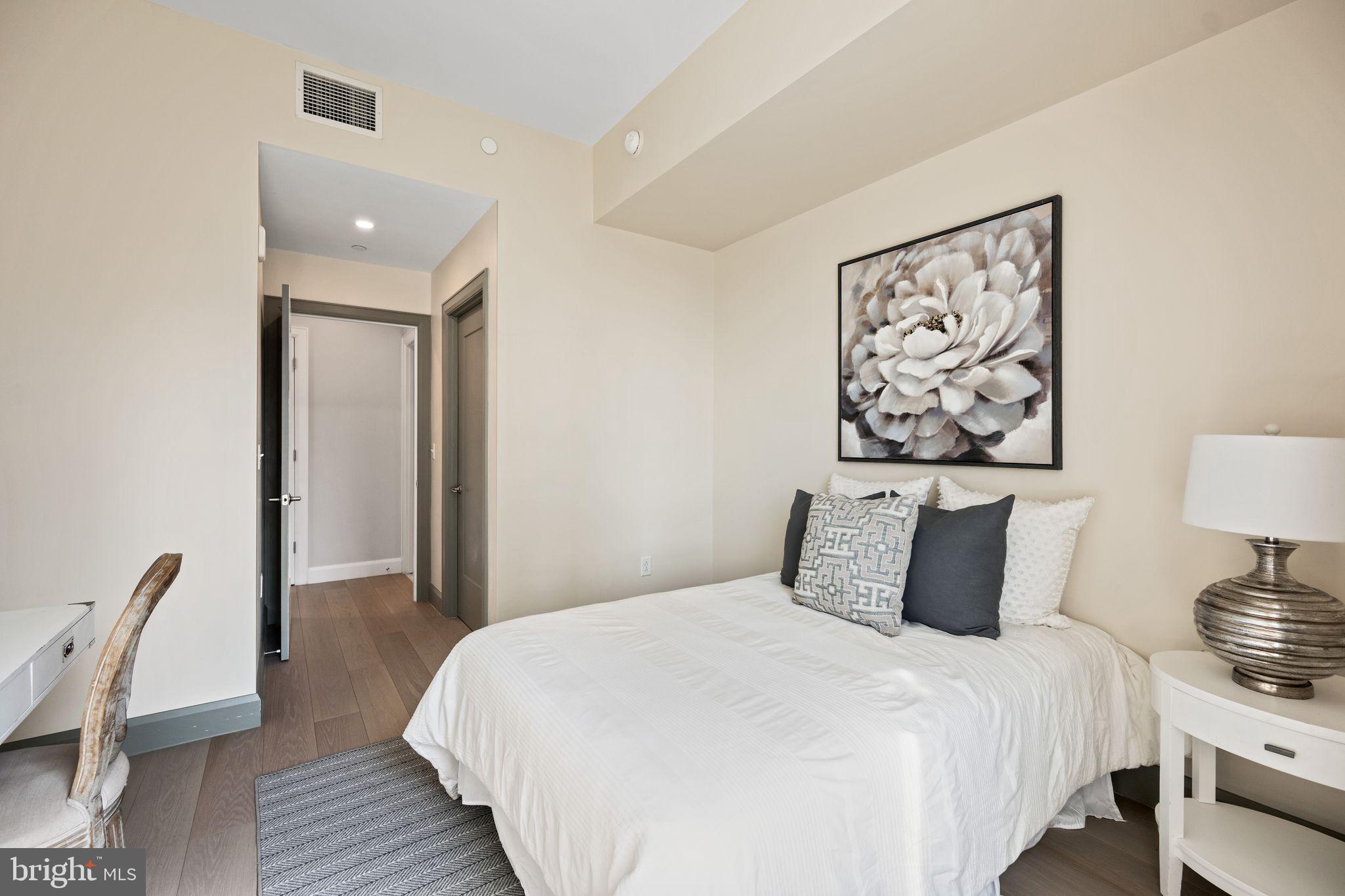 HARBOR EAST - Residential