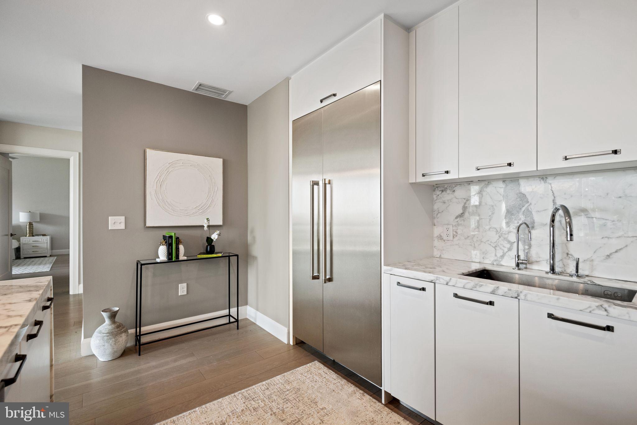 HARBOR EAST - Residential