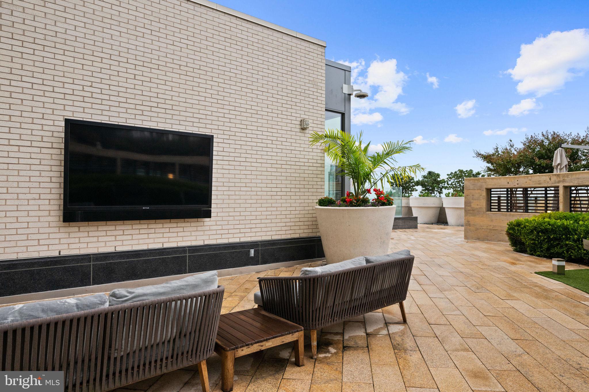 HARBOR EAST - Residential