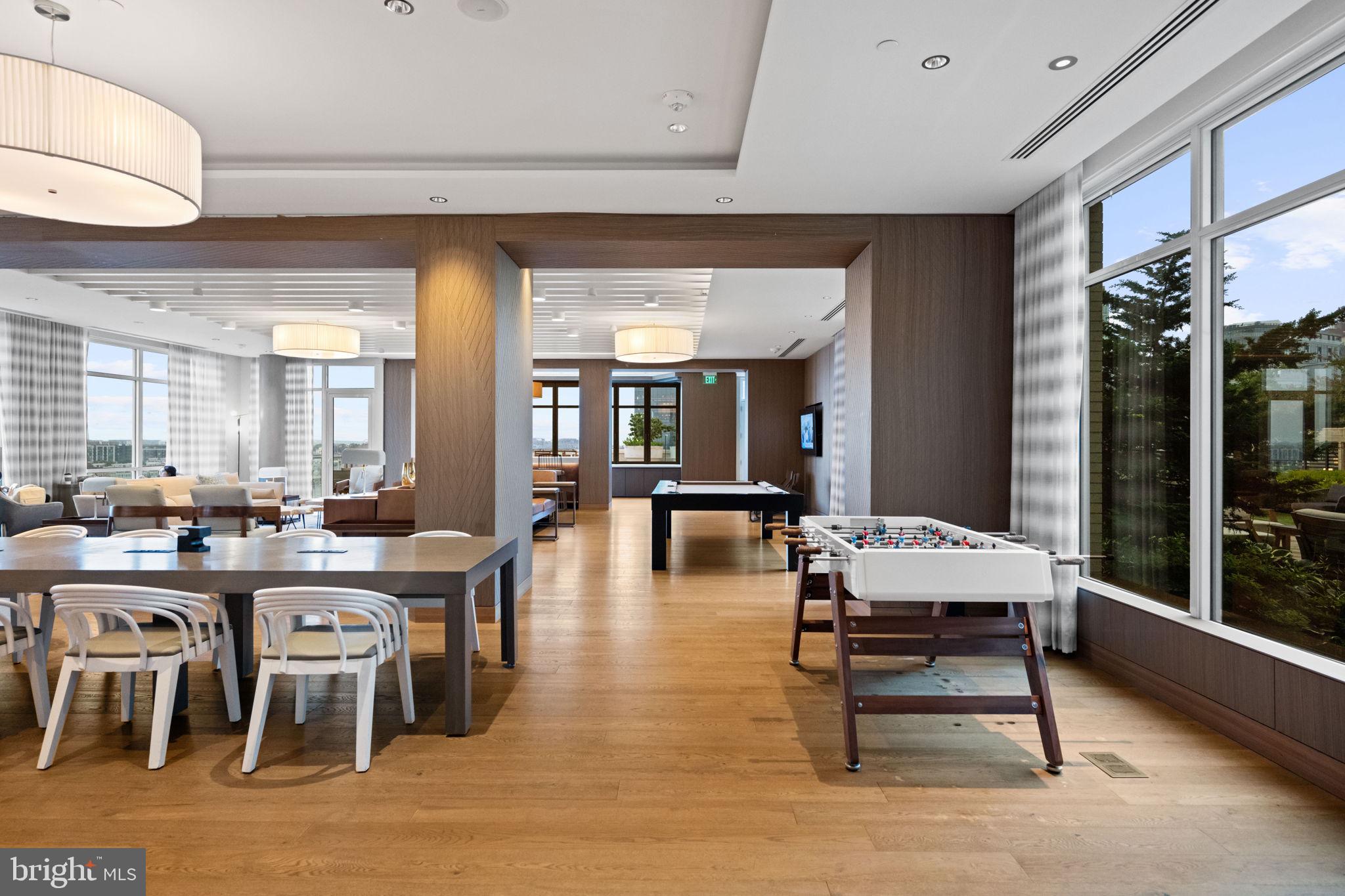 HARBOR EAST - Residential