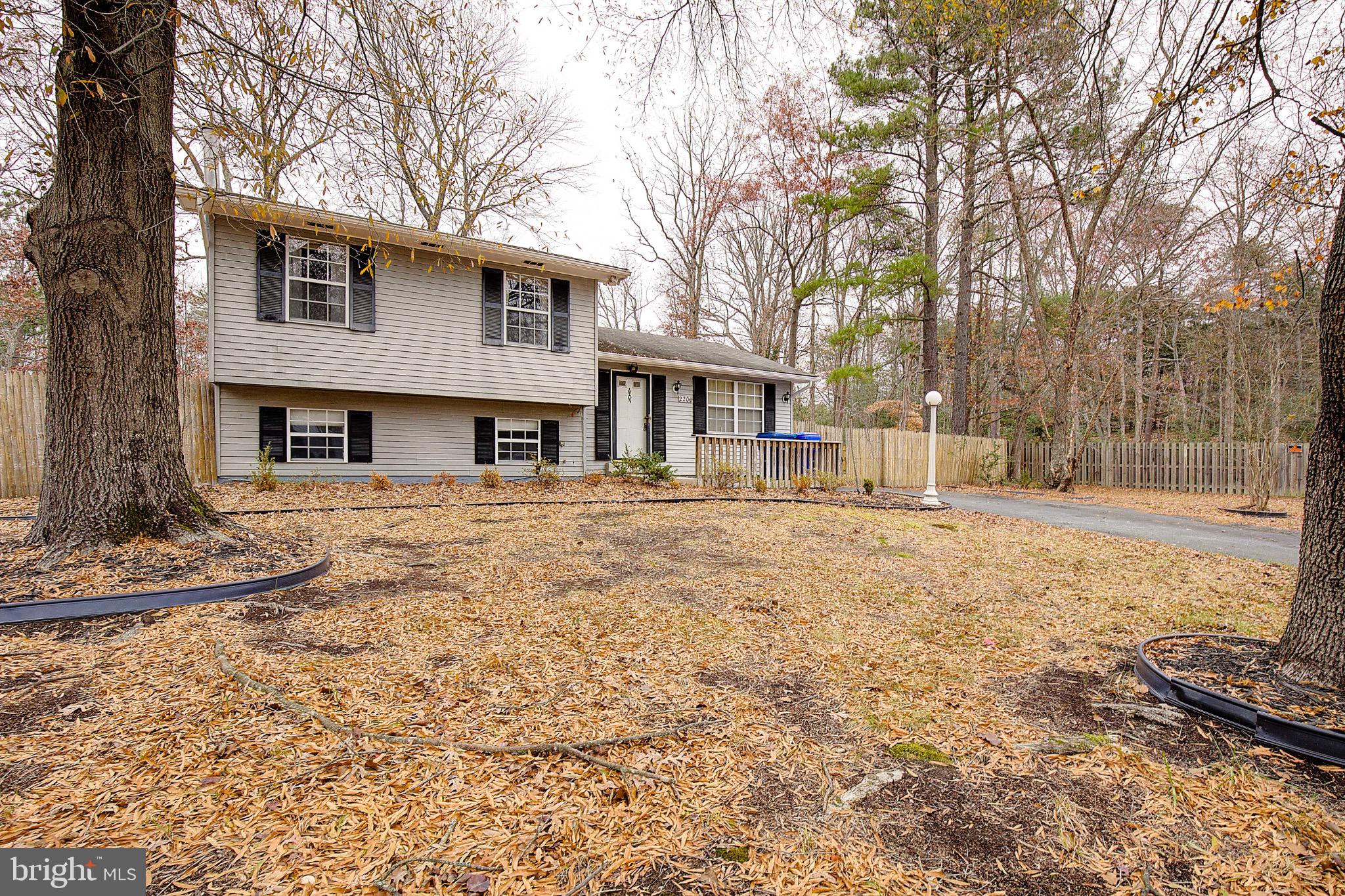 2200 HOLLY OAK COURT