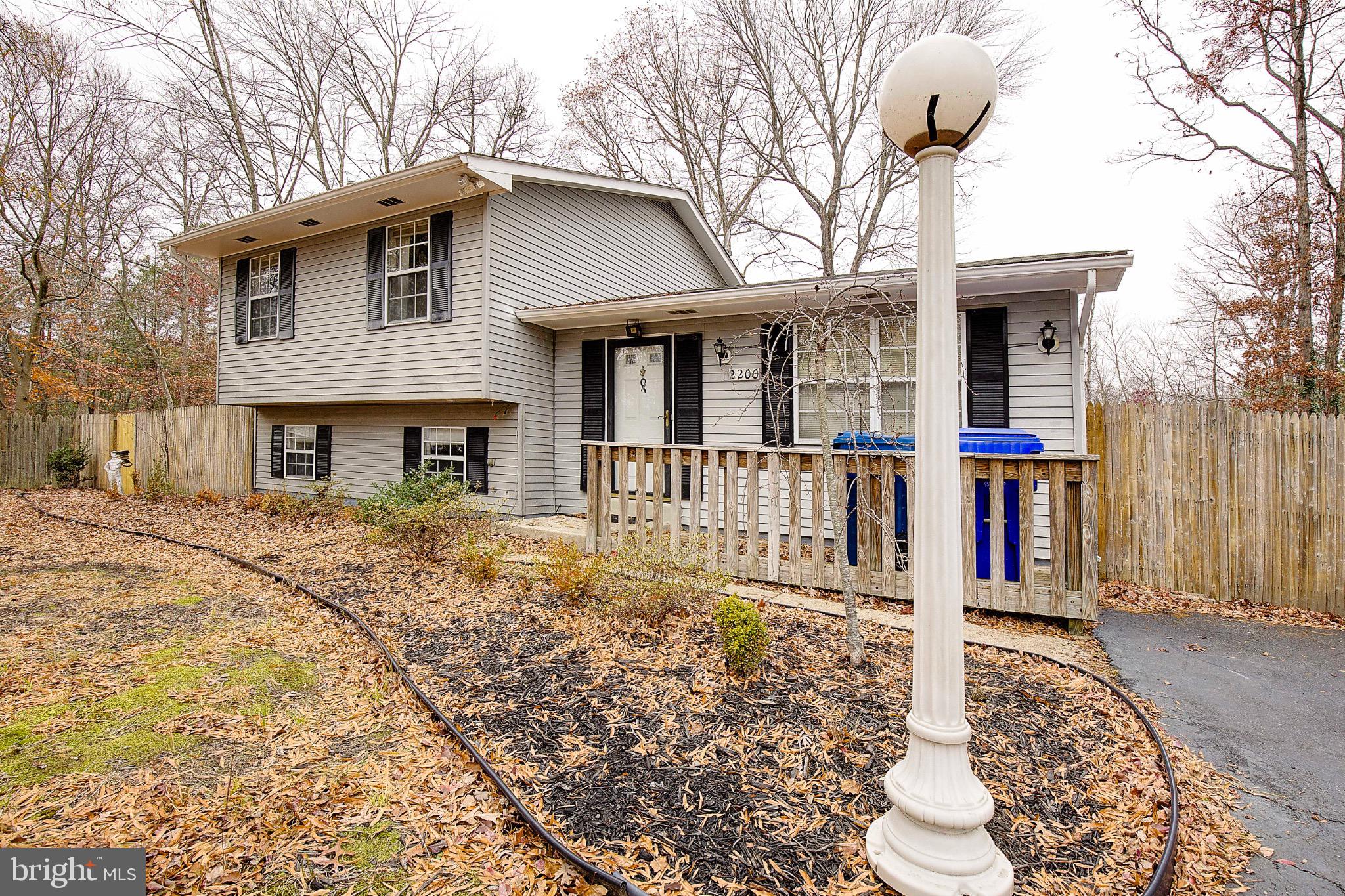 2200 HOLLY OAK COURT