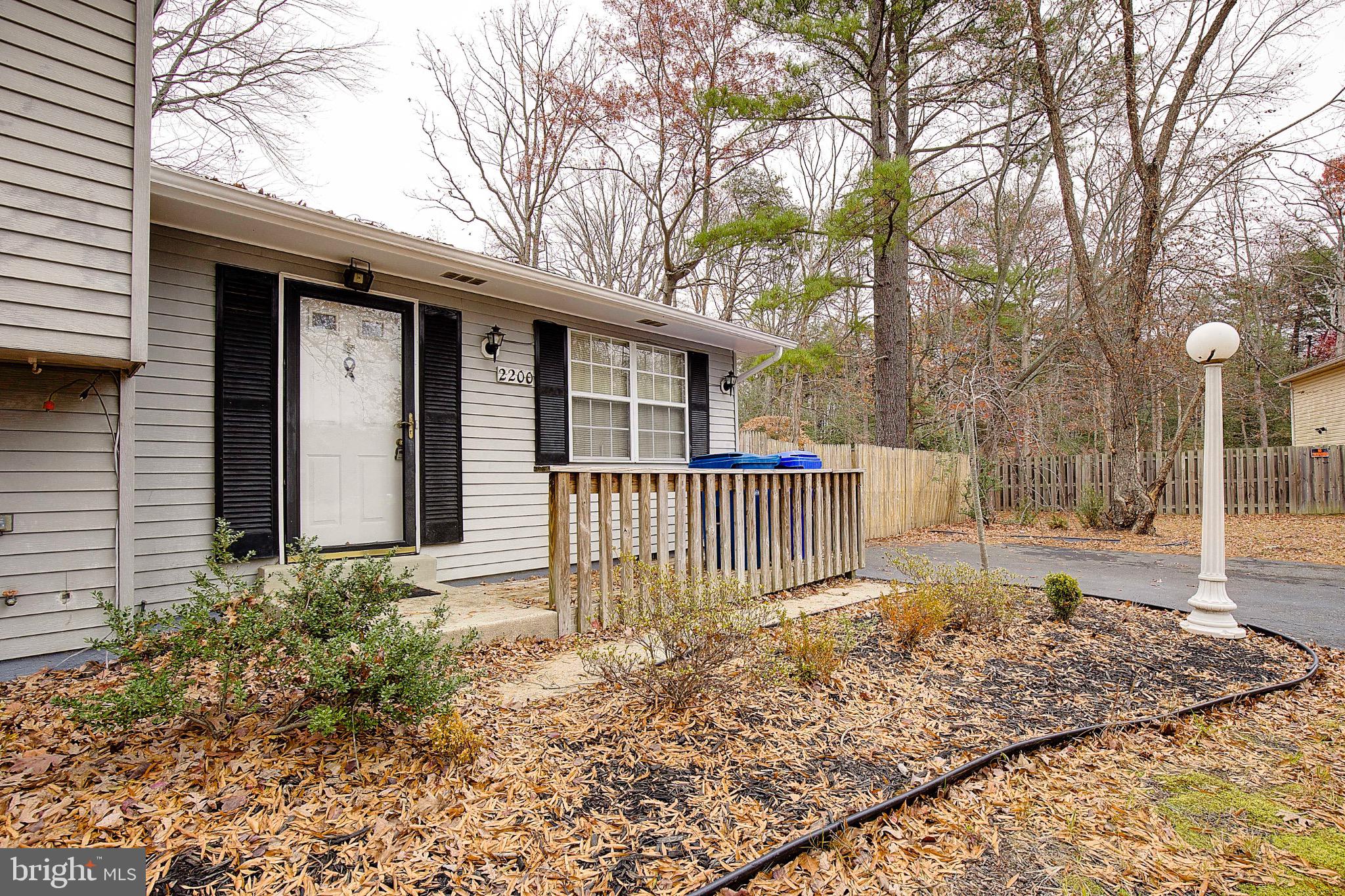 2200 HOLLY OAK COURT