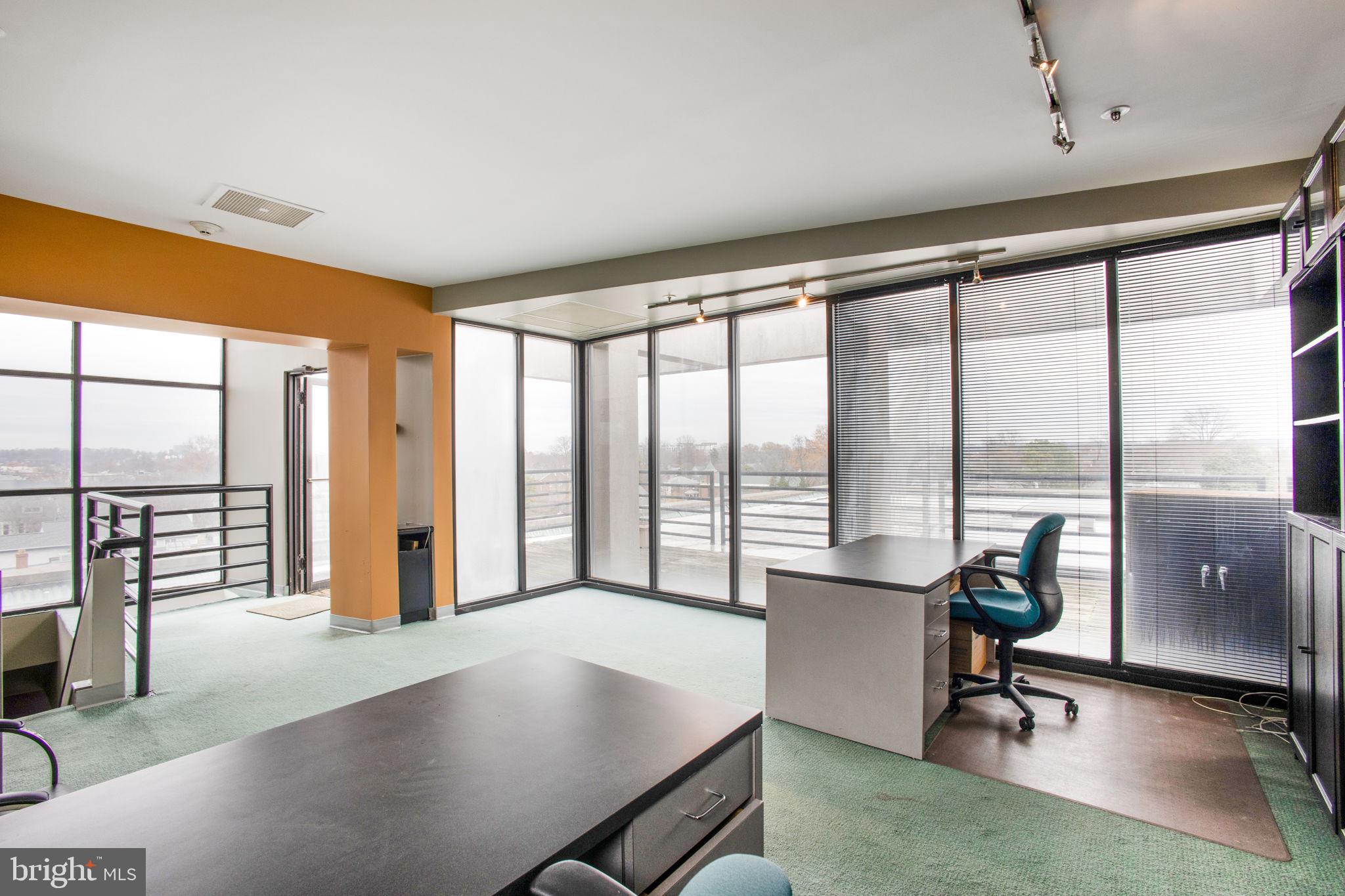 DEL RAY - Commercial Sale