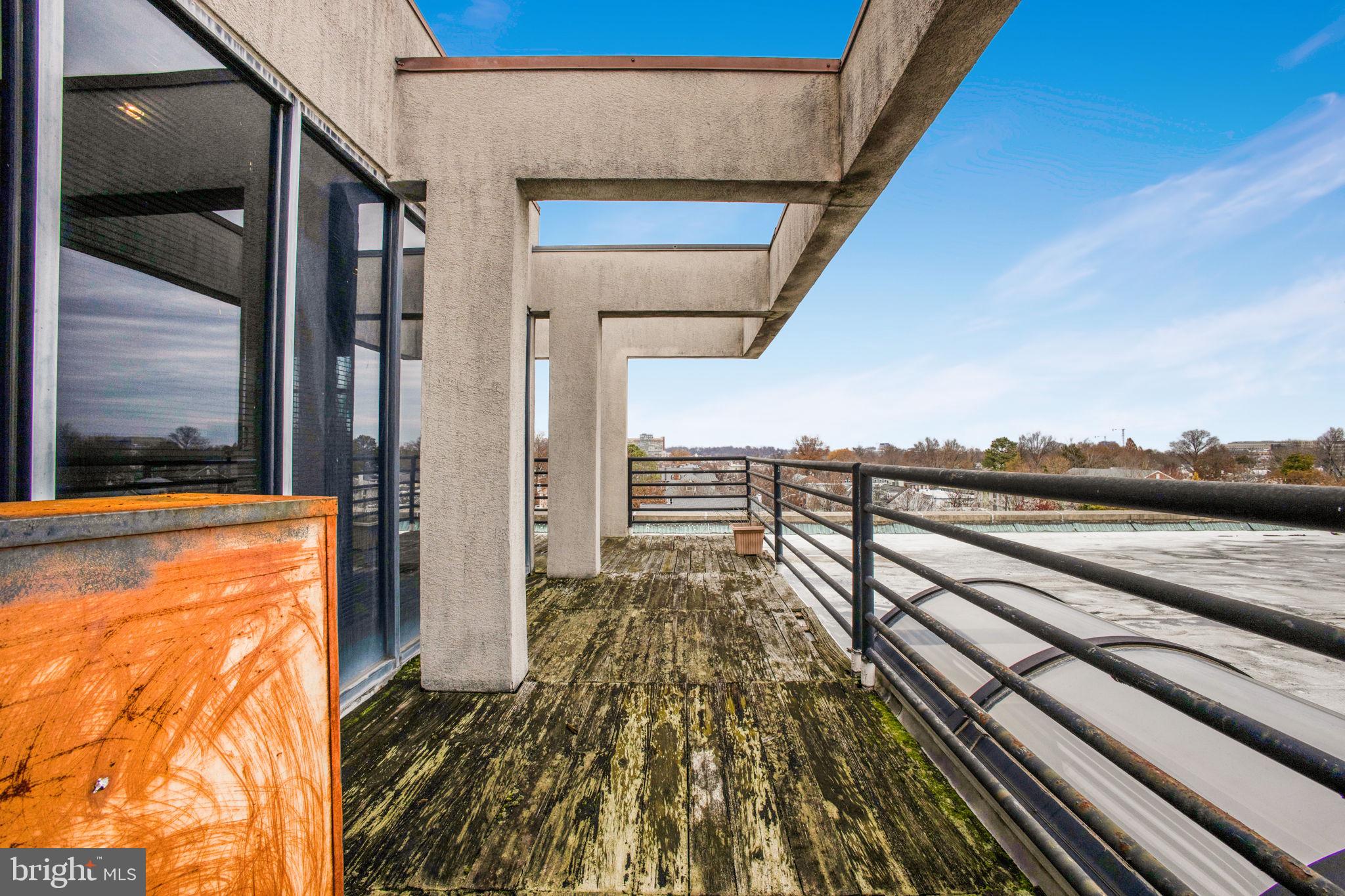 DEL RAY - Commercial Sale